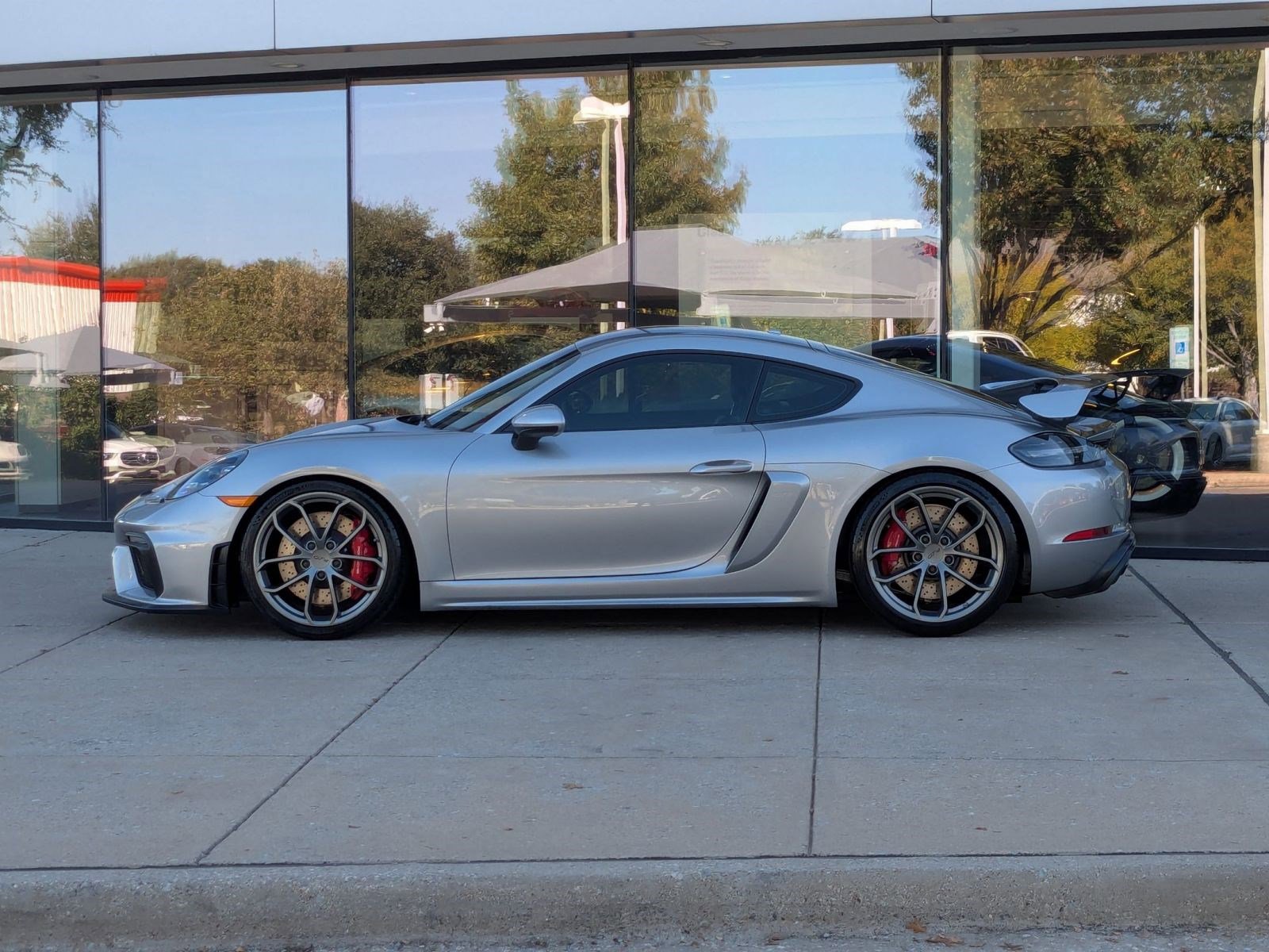 2022 Porsche Cayman GT4 photo 2