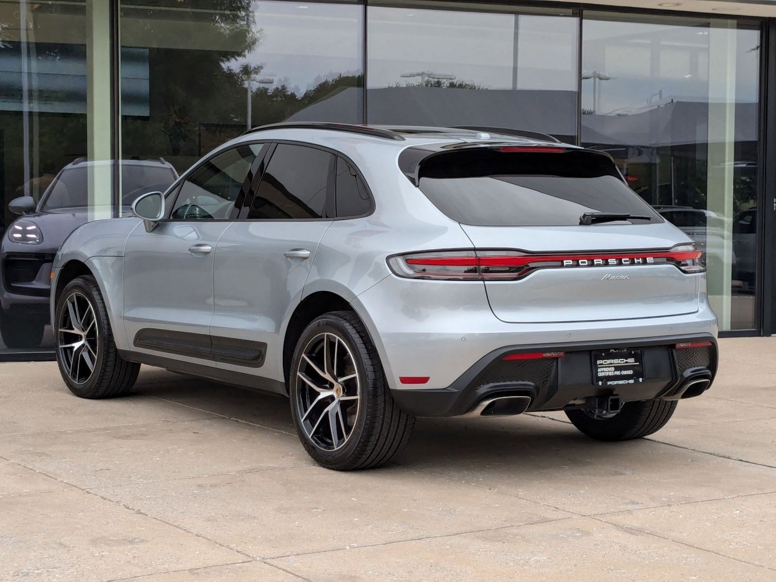 2025 Porsche Macan T photo 3