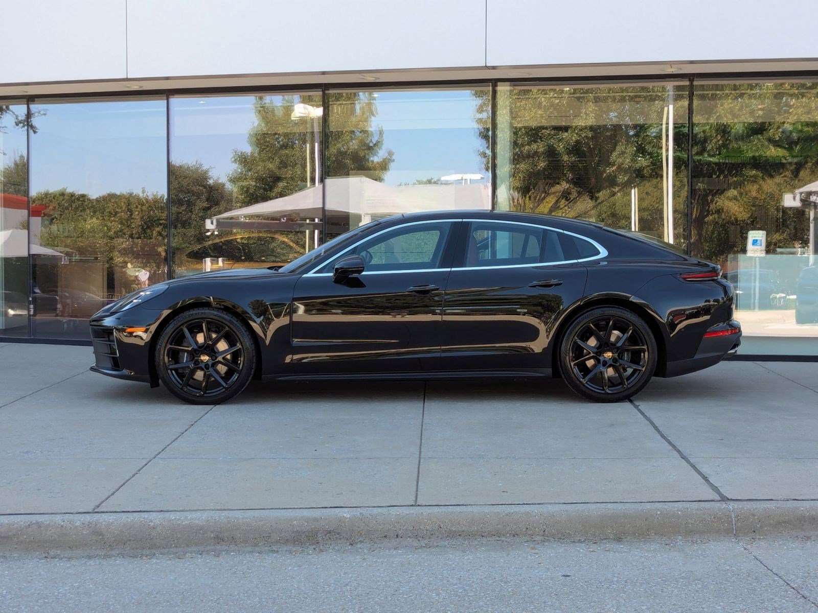 2026 Porsche Panamera 4 photo 2