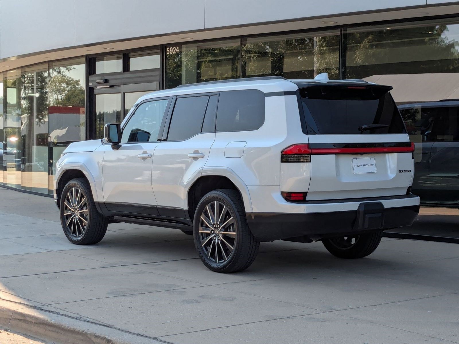 2024 Lexus GX 550 Luxury photo 2