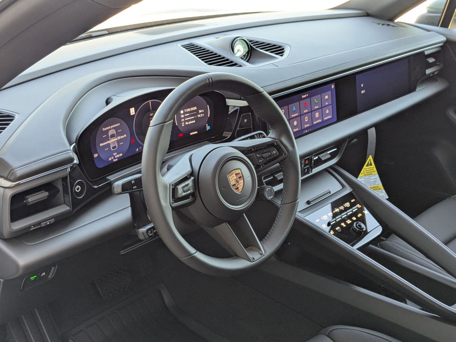 2025 Porsche Macan Electric 4 photo 3