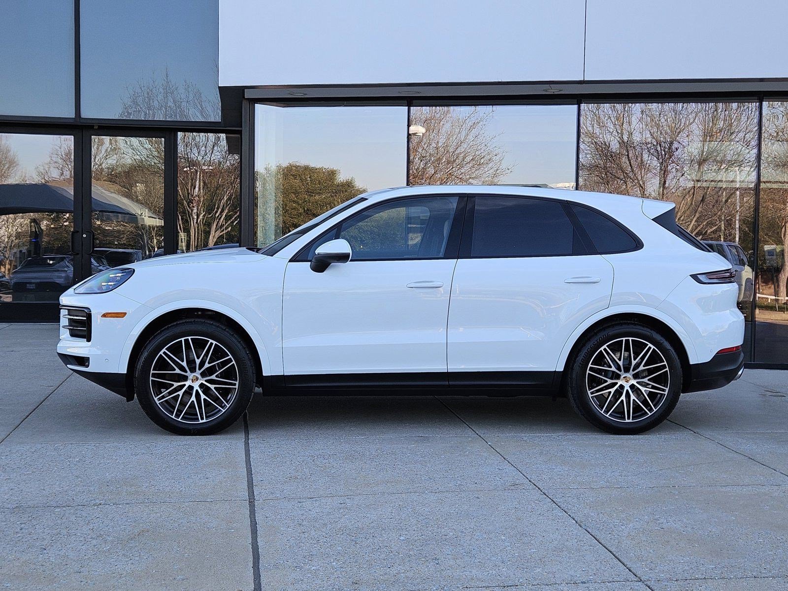 2025 Porsche Cayenne photo 2