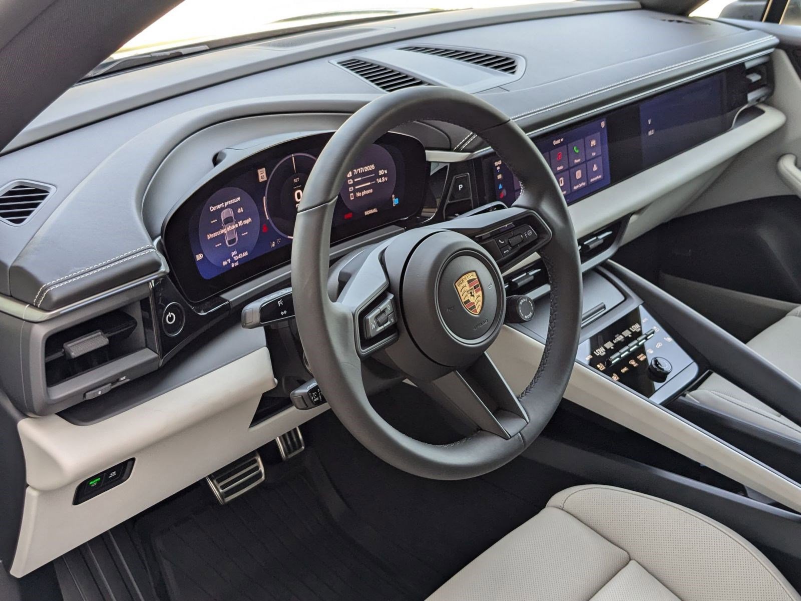 2025 Porsche Macan Electric photo 3