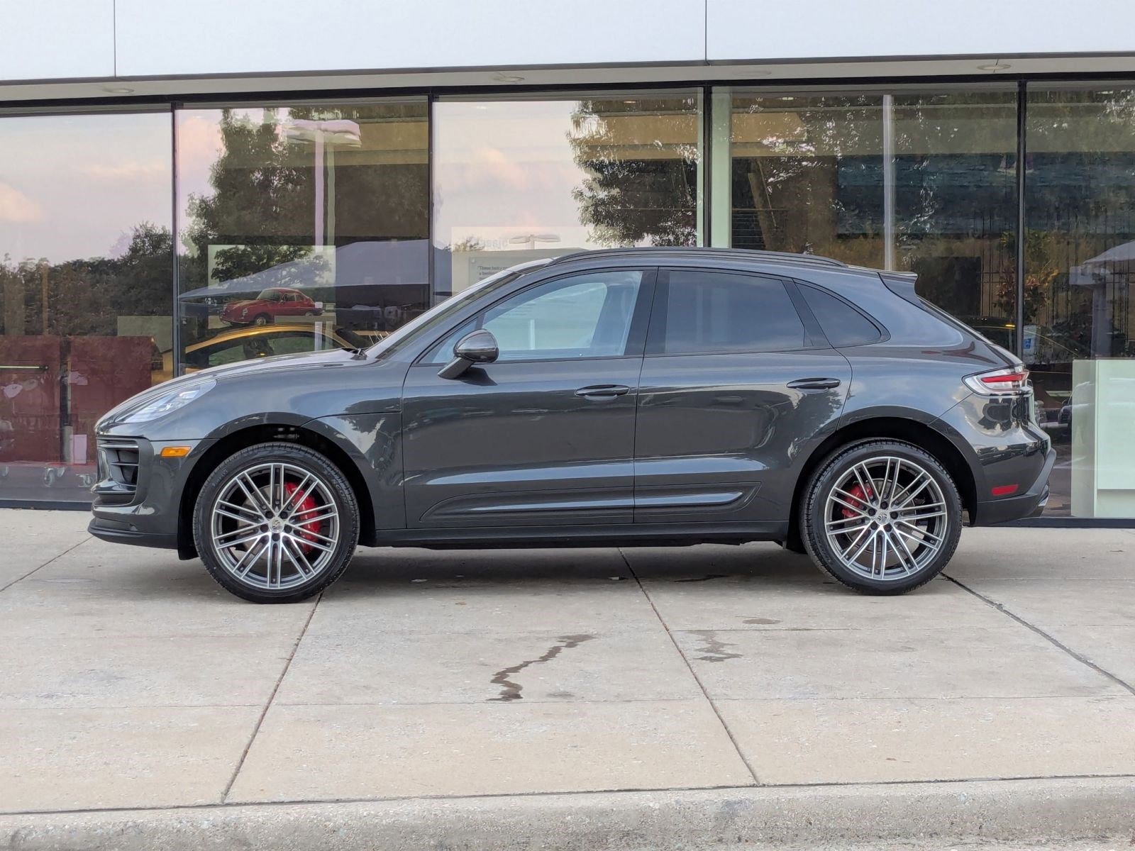 2026 Porsche Macan S photo 2