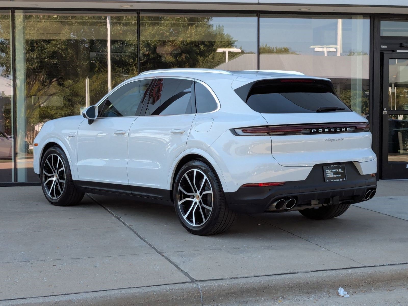2025 Porsche Cayenne S E-Hybrid photo 3