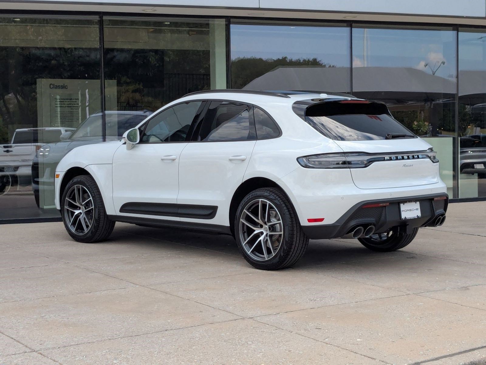 2026 Porsche Macan T photo 2