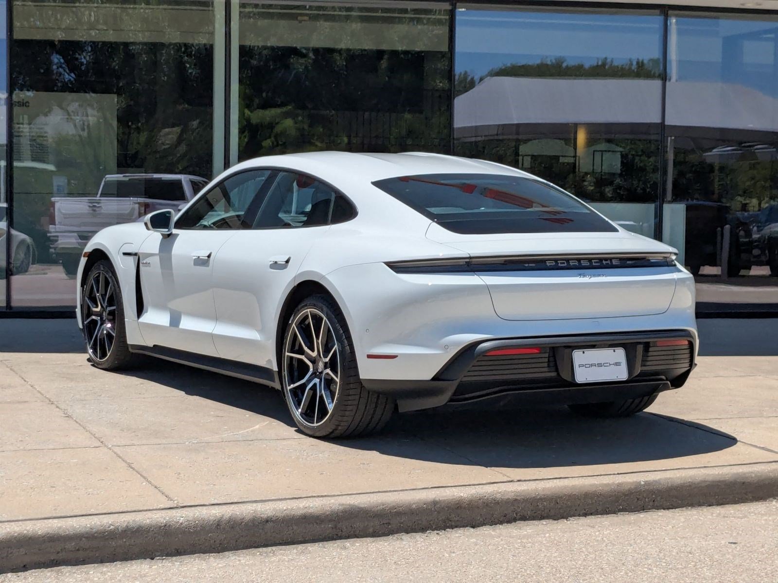 2025 Porsche Taycan 4 photo 3