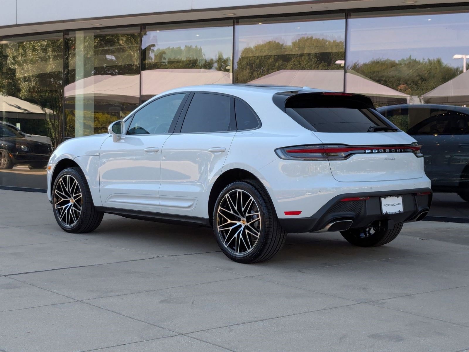 2026 Porsche Macan T photo 3