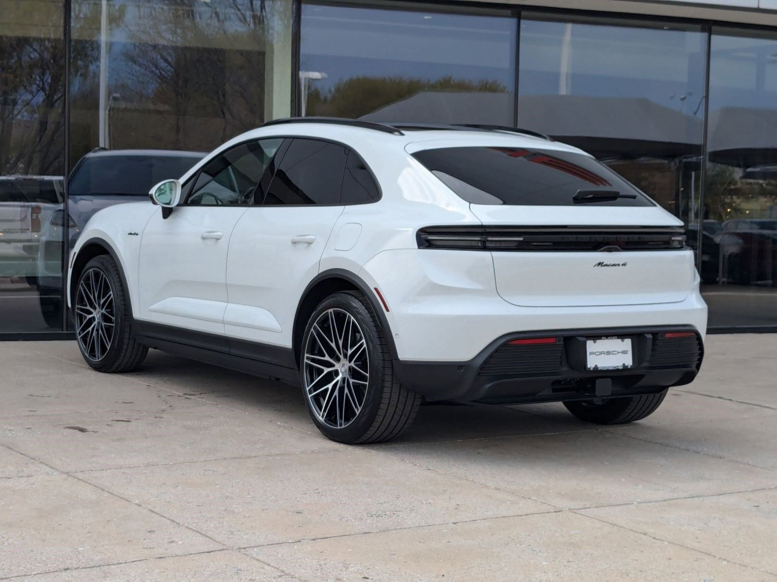 2024 Porsche Macan Electric 4 photo 3