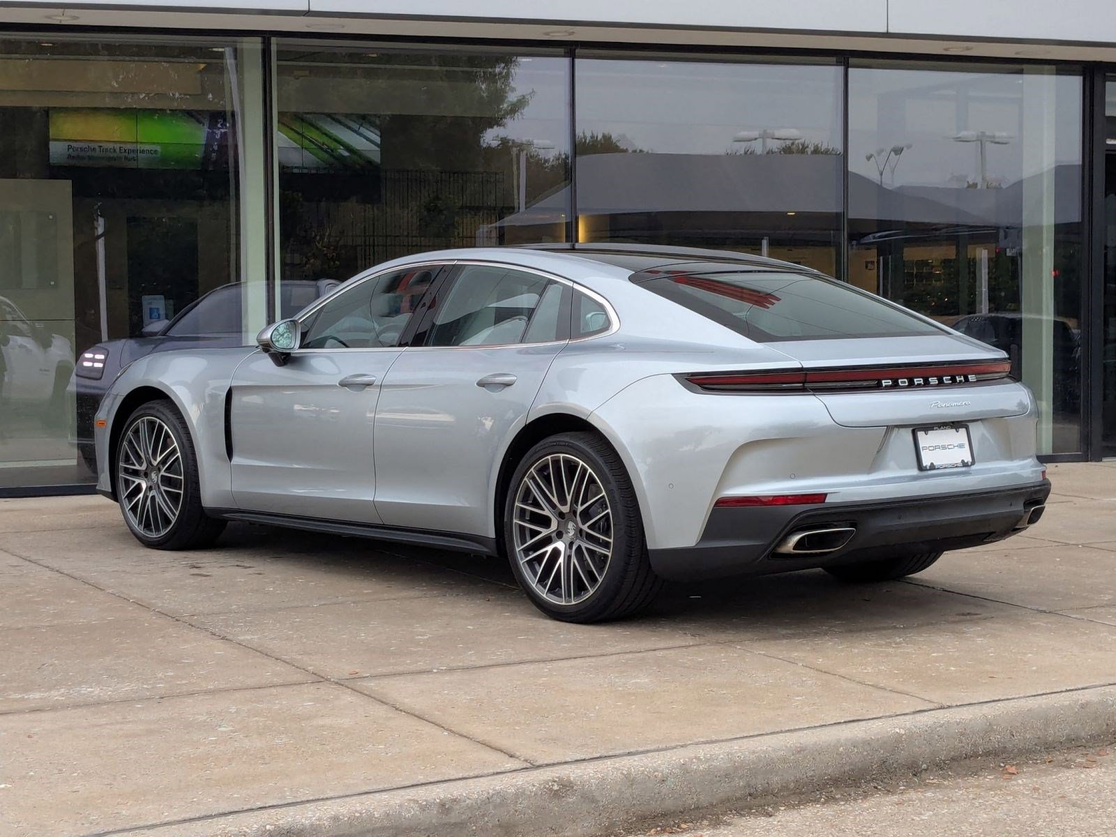 2026 Porsche Panamera 4 photo 2