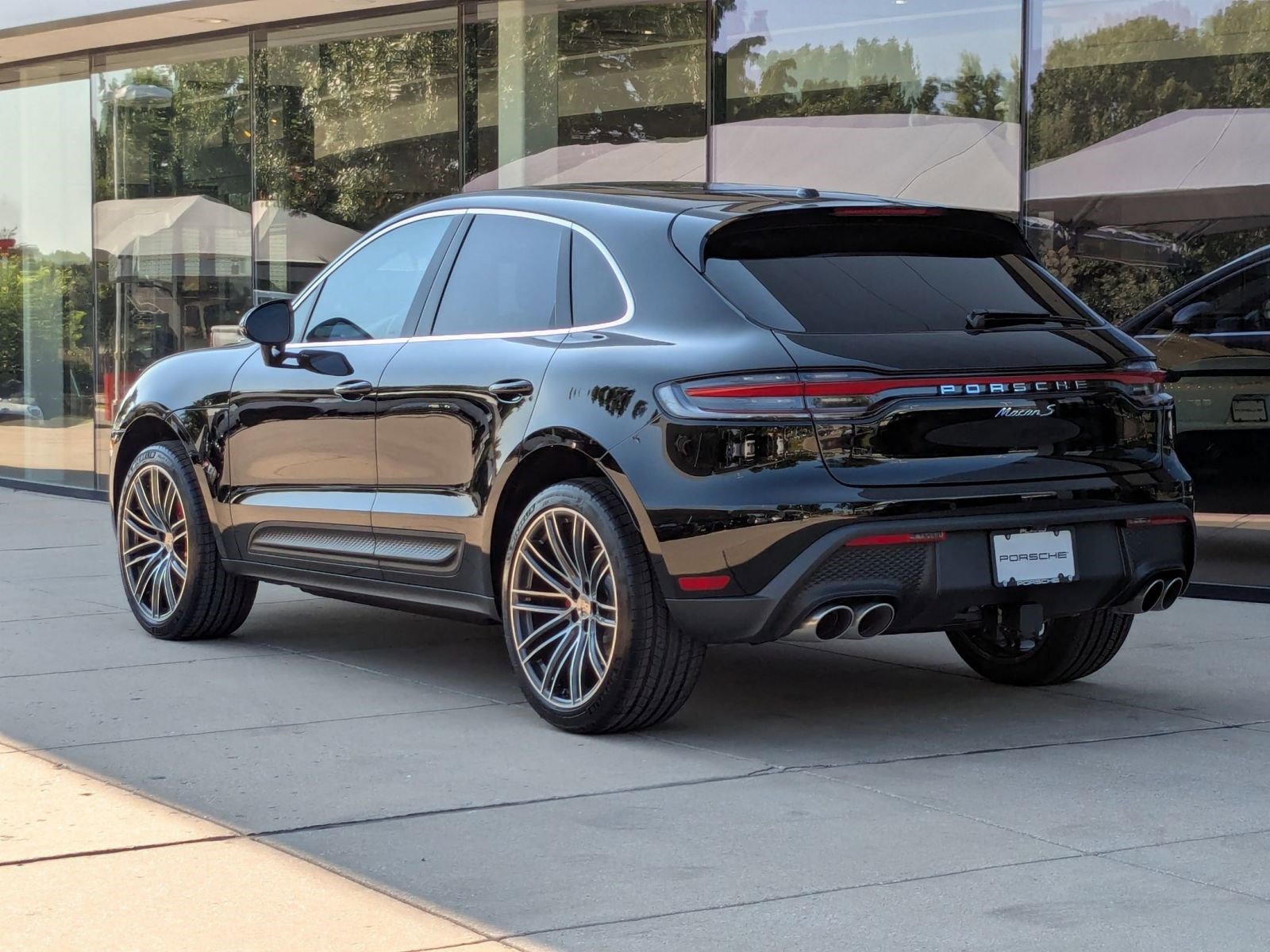 2025 Porsche Macan S photo 2