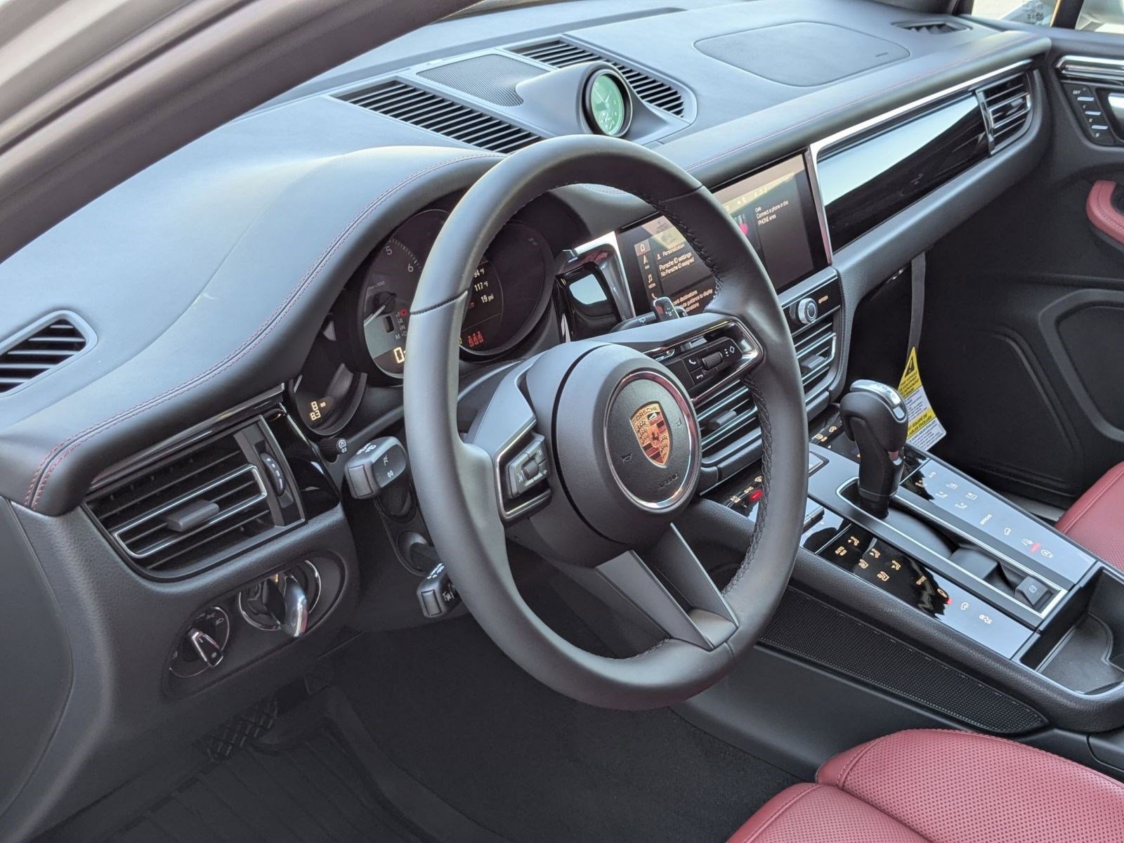 2026 Porsche Macan S photo 4