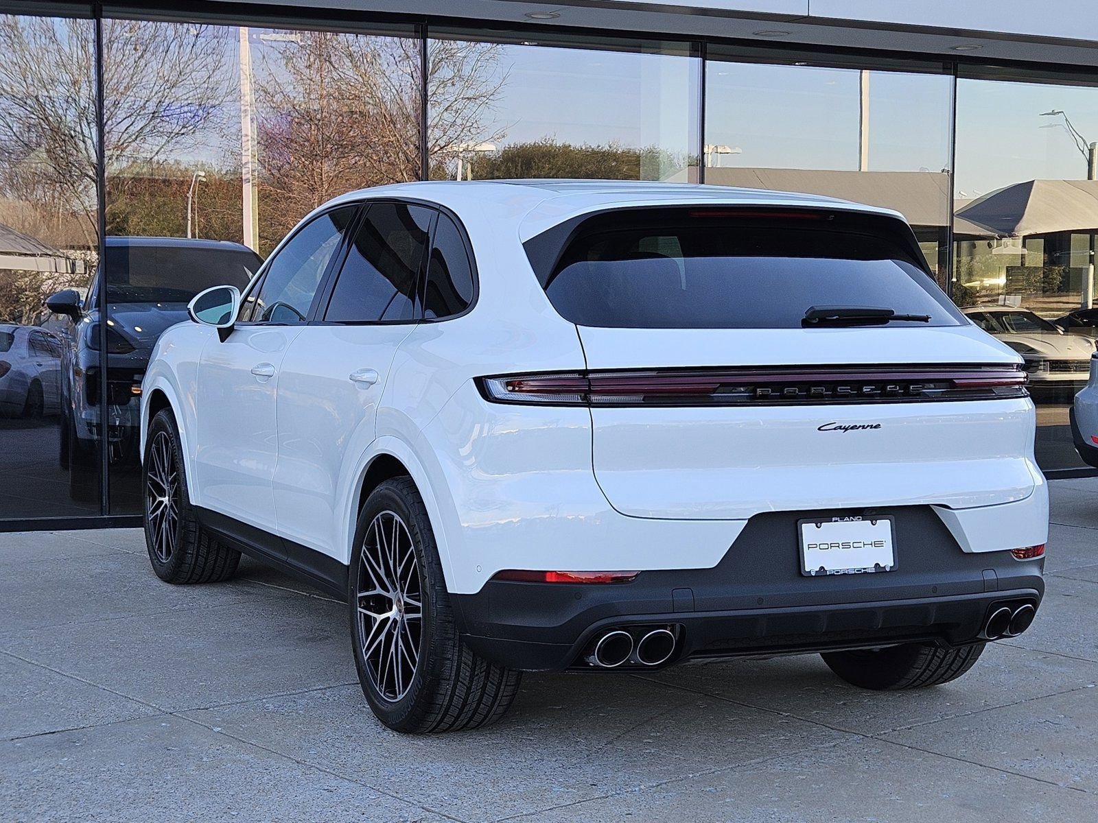 2025 Porsche Cayenne photo 3