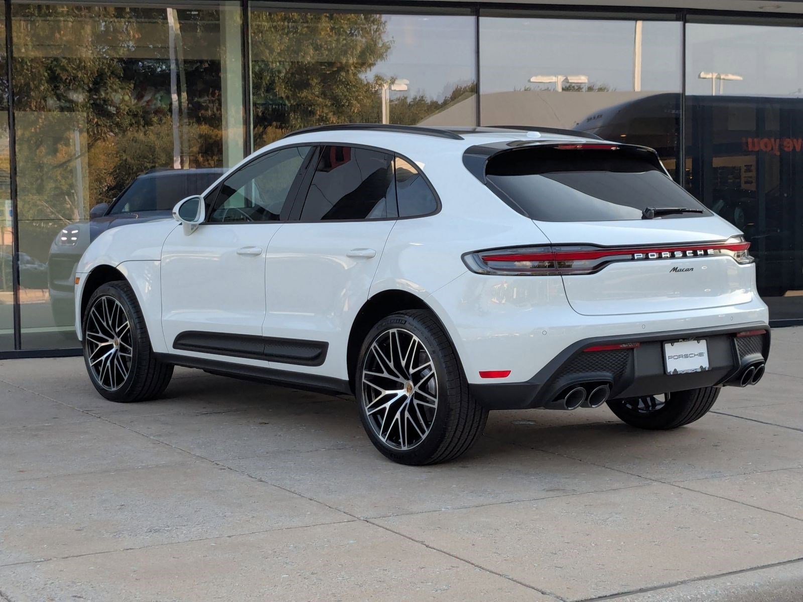 2026 Porsche Macan T photo 3
