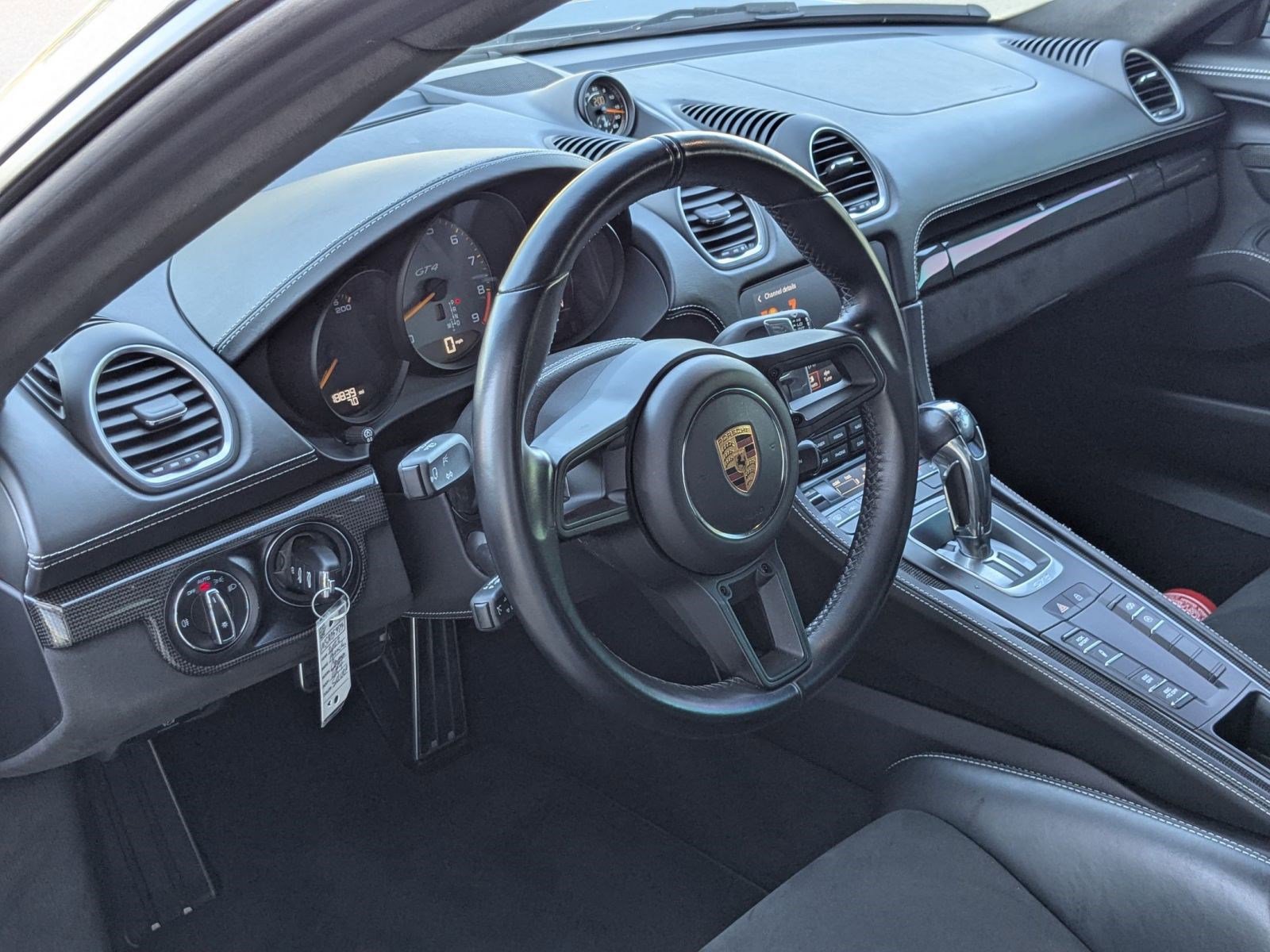 2022 Porsche Cayman GT4 photo 4