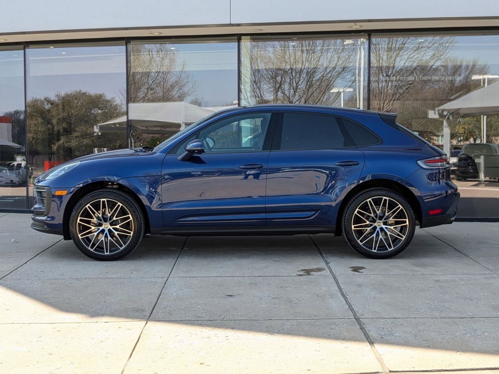 2025 Porsche Macan T photo 2