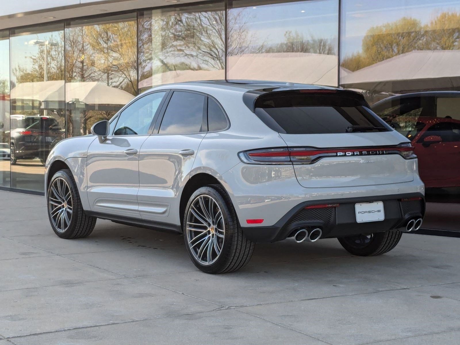 2025 Porsche Macan T photo 3