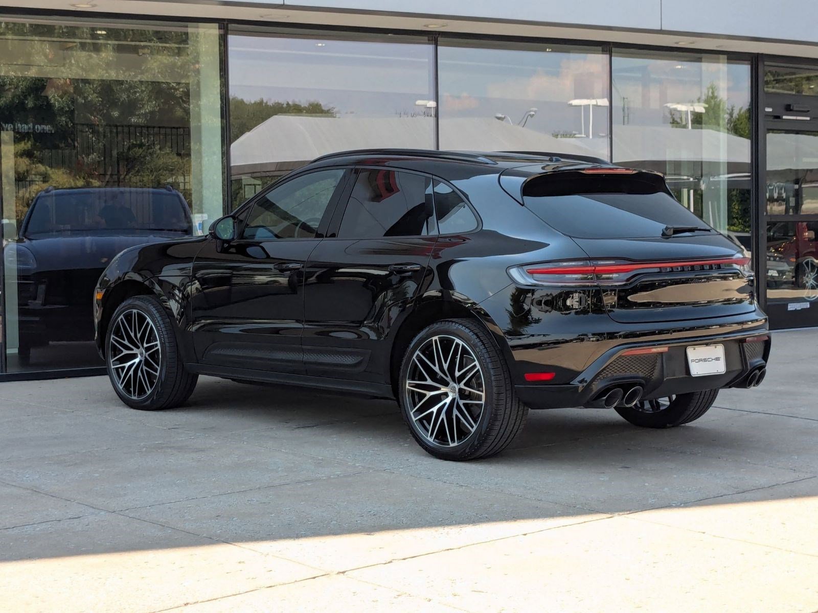 2025 Porsche Macan T photo 2