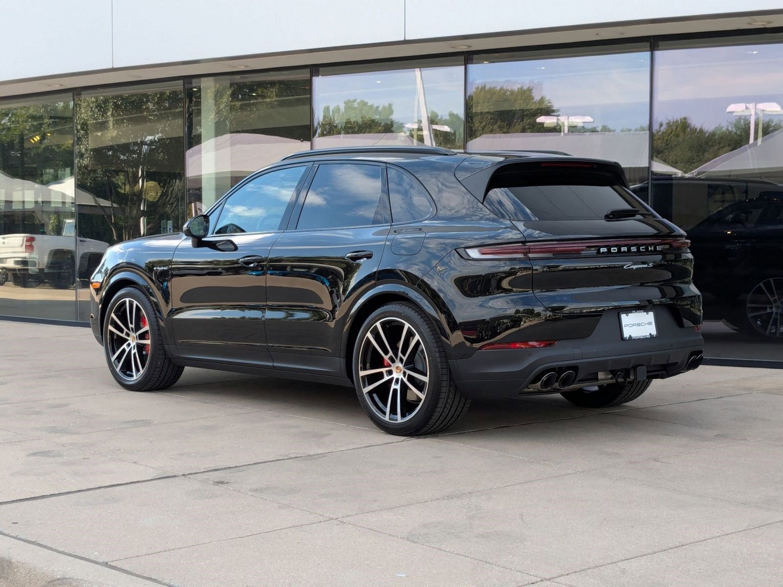 2026 Porsche Cayenne E-Hybrid S photo 3