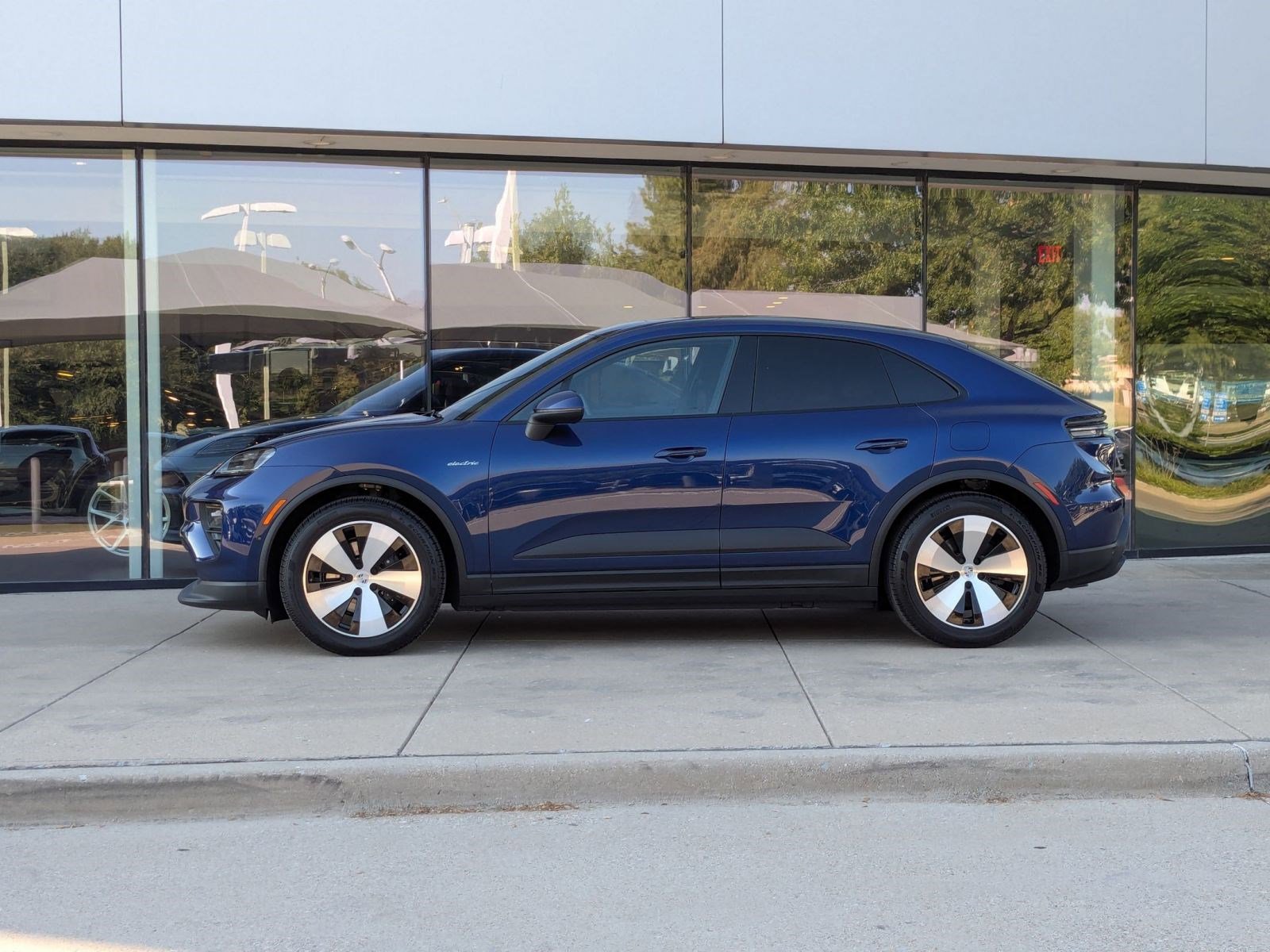 2025 Porsche Macan Electric 4 photo 2