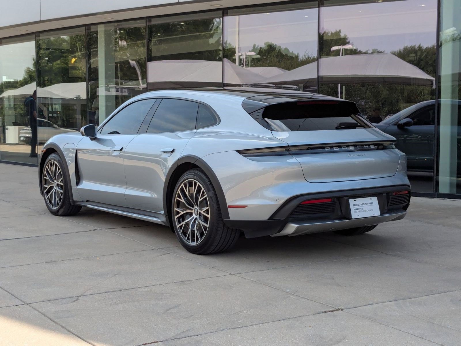 2022 Porsche Taycan Cross Turismo 4 photo 3
