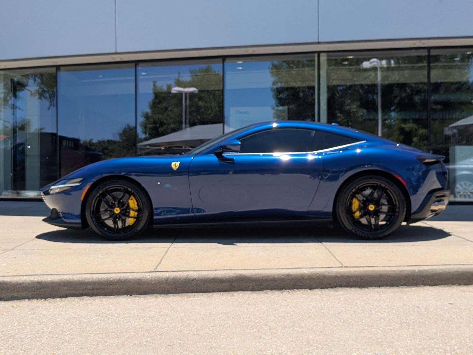 2021 Ferrari Roma photo 2