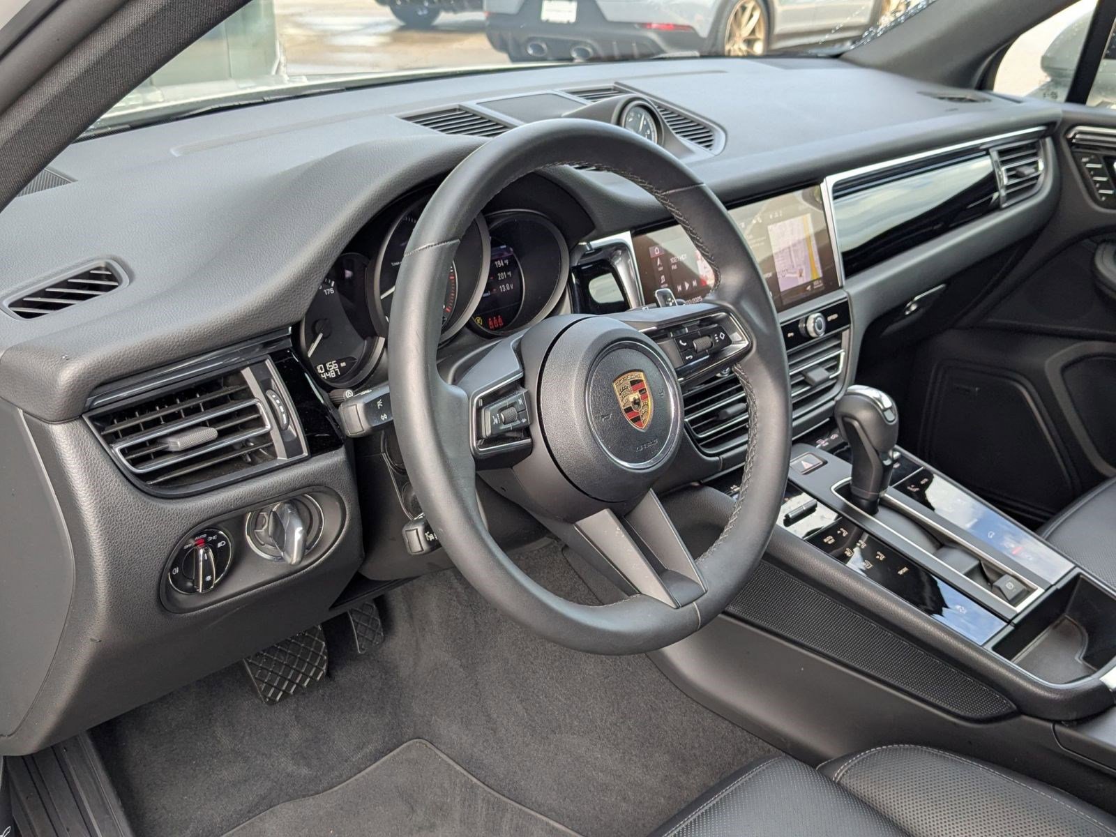 2025 Porsche Macan T photo 3