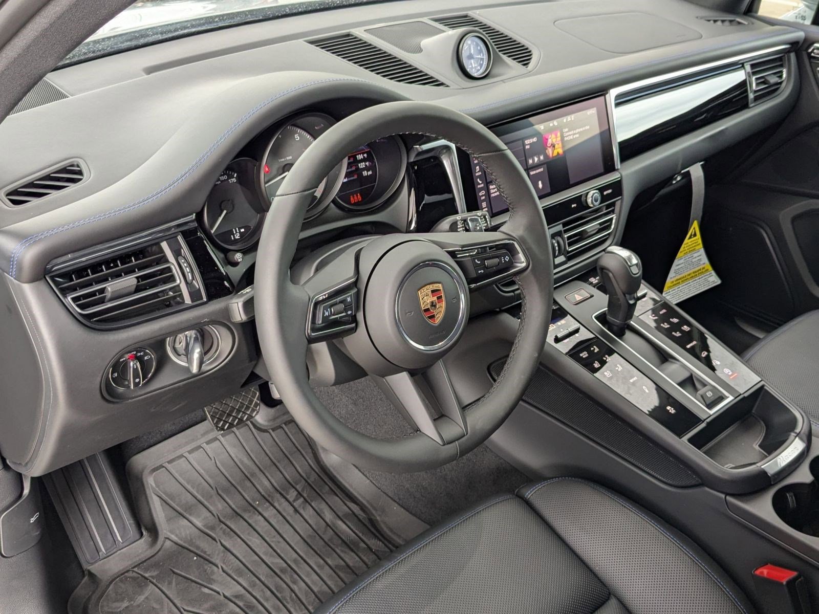 2025 Porsche Macan S photo 4