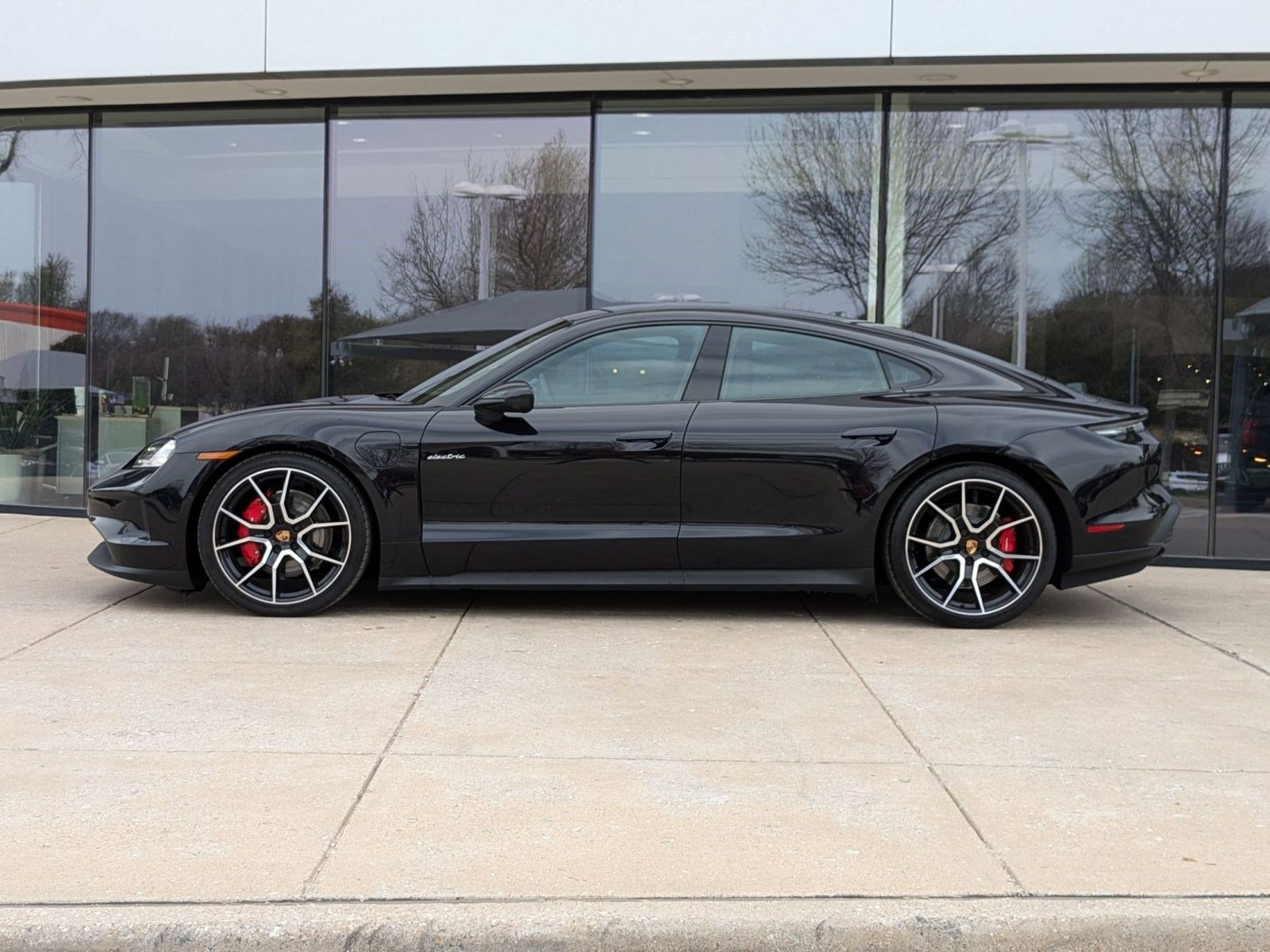 2025 Porsche Taycan 4S photo 2