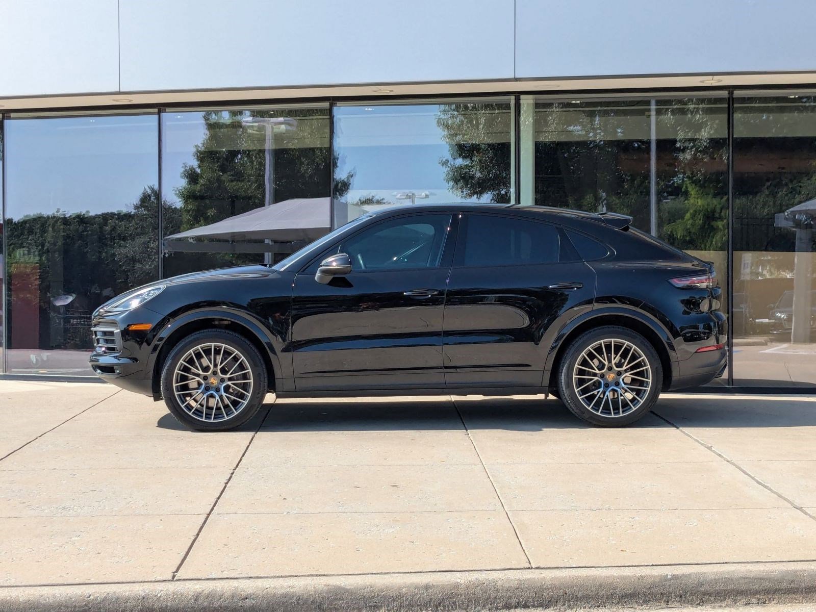 2021 Porsche Cayenne Coupe photo 2
