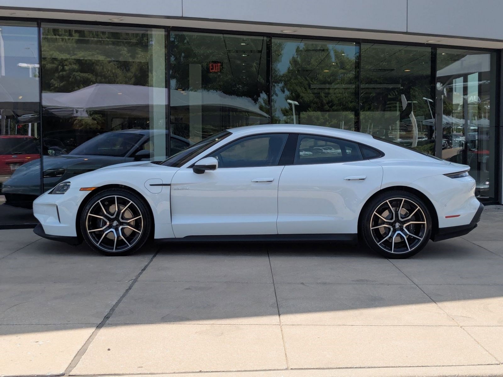 2026 Porsche Taycan 4 photo 2