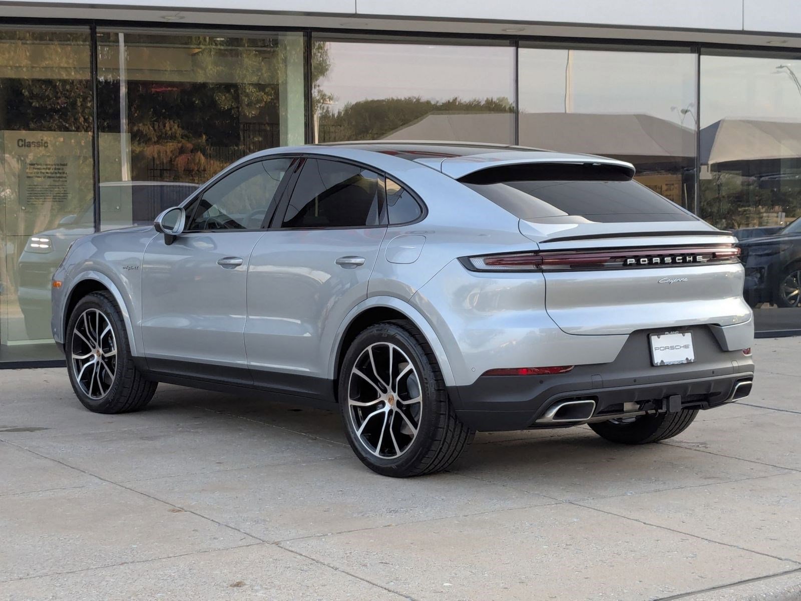 2026 Porsche Cayenne Coupe E-Hybrid photo 2