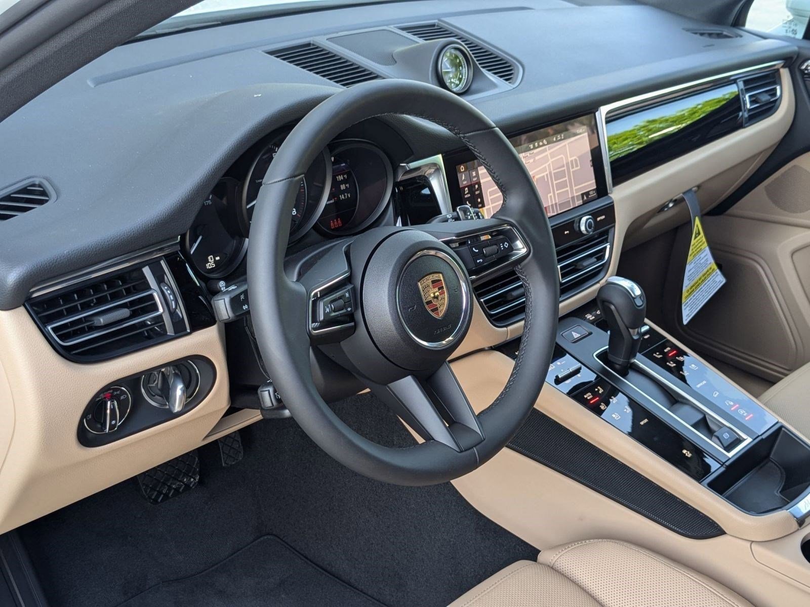 2025 Porsche Macan T photo 4