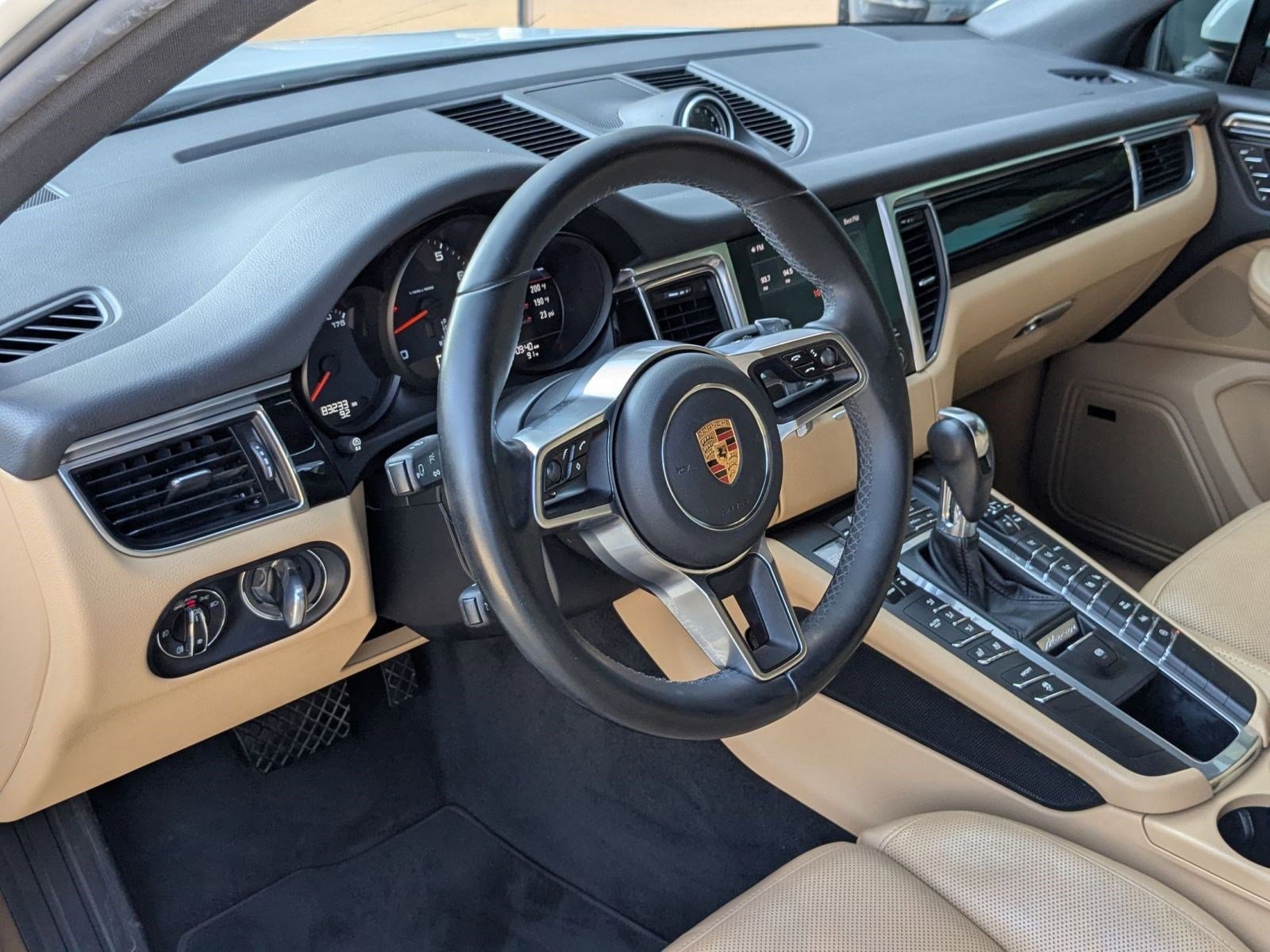 2017 Porsche Macan Base photo 4