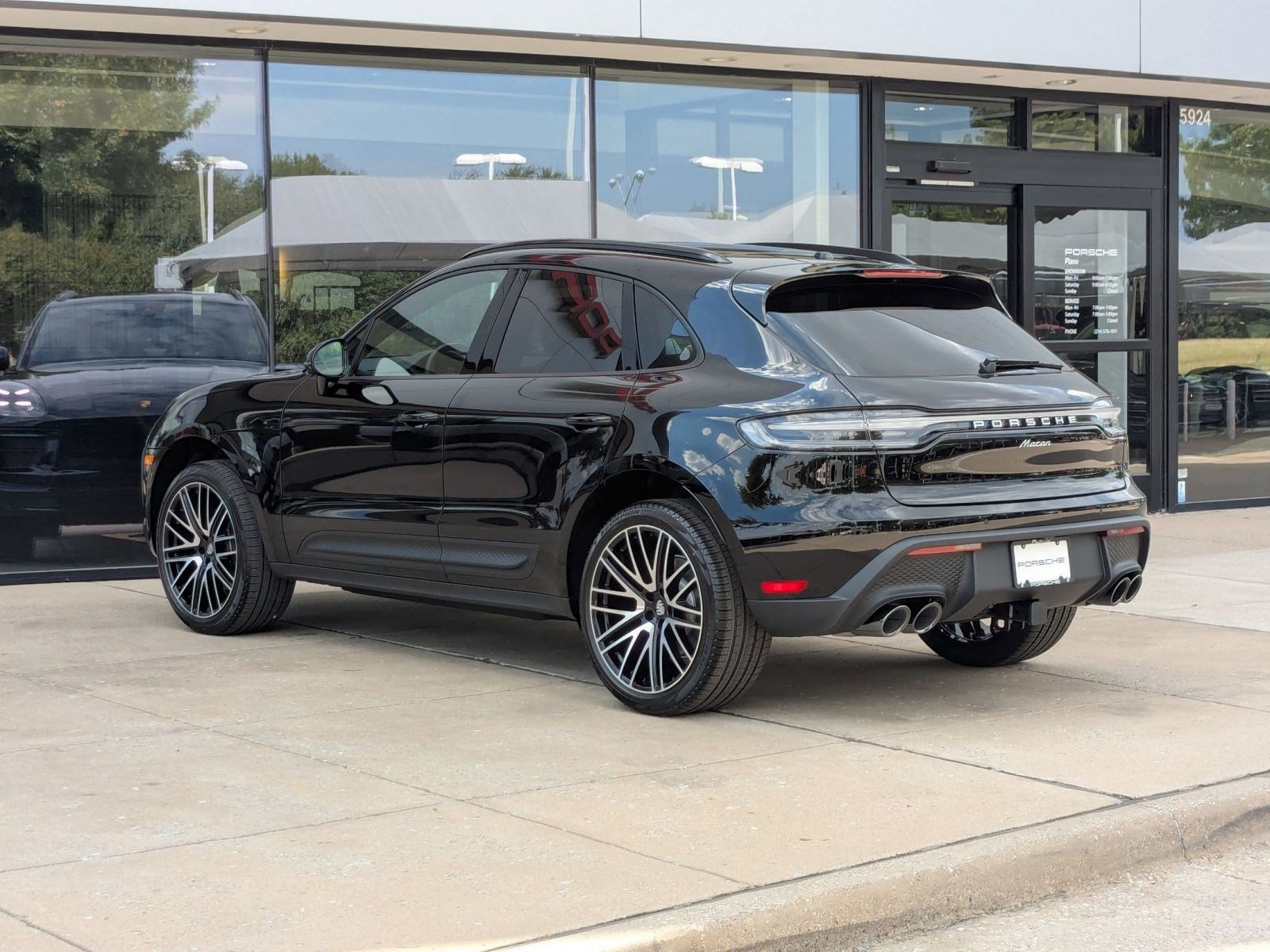 2026 Porsche Macan T photo 3