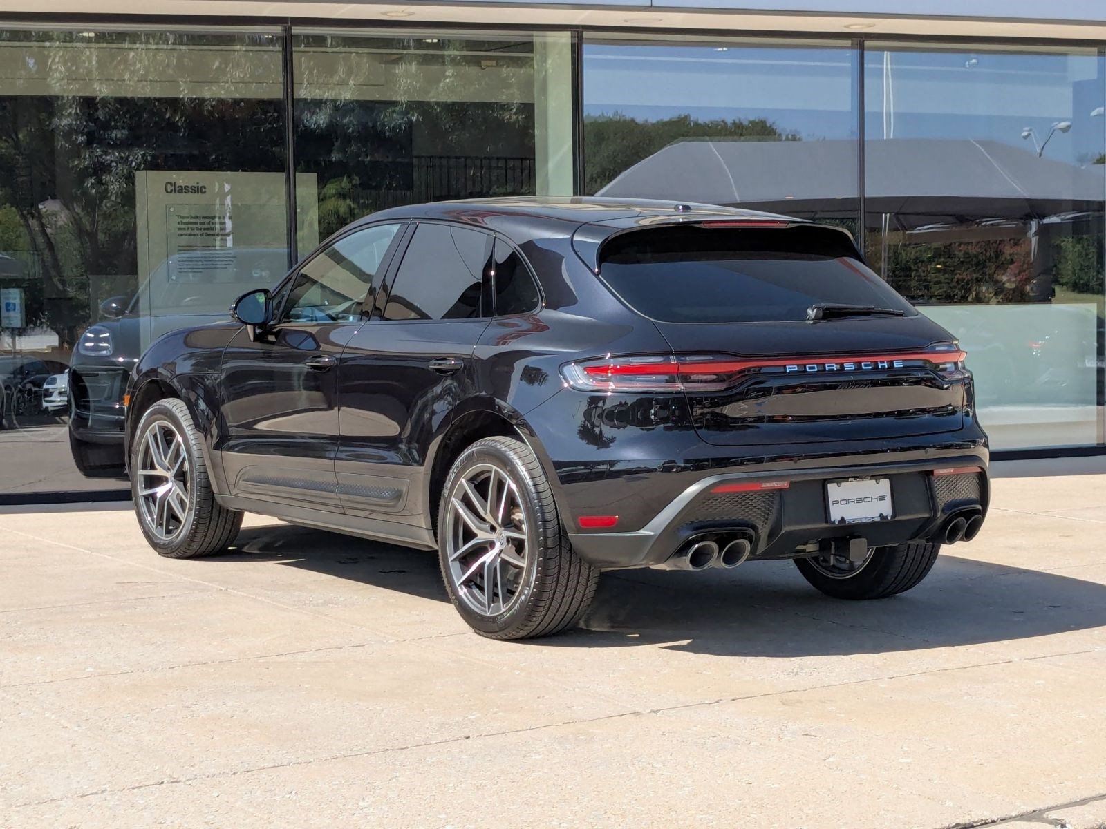 2025 Porsche Macan T photo 2
