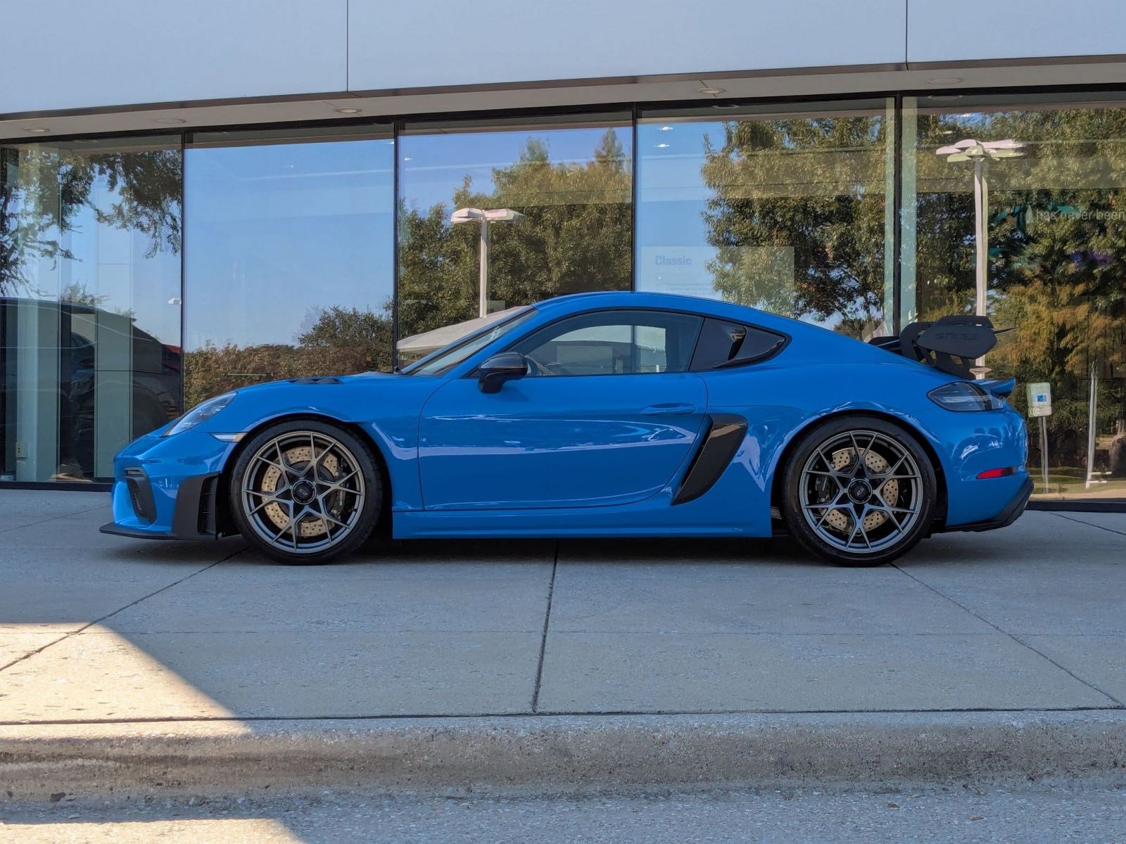 2025 Porsche Cayman GT4 RS photo 2