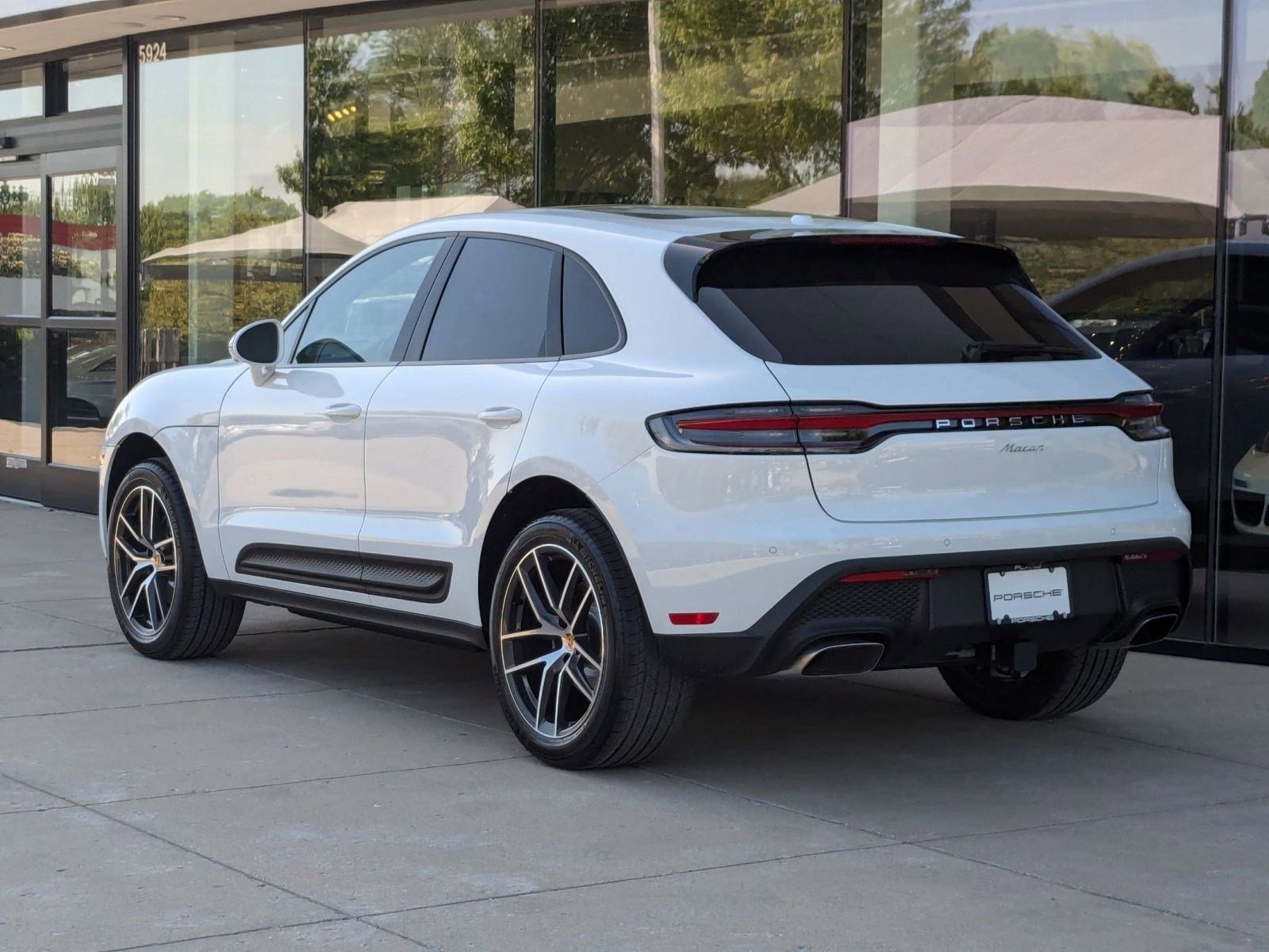 2025 Porsche Macan T photo 3