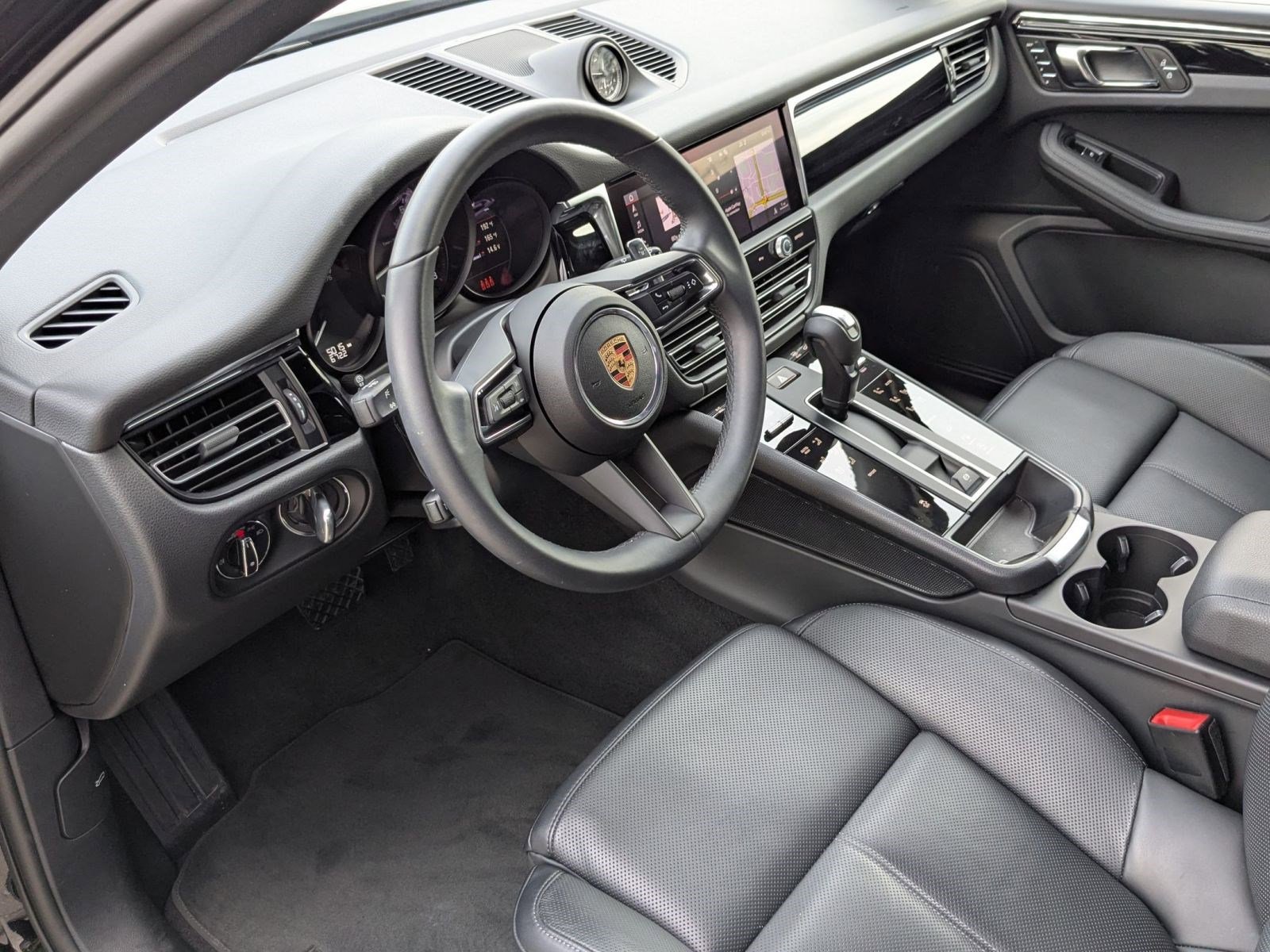 2025 Porsche Macan T photo 3