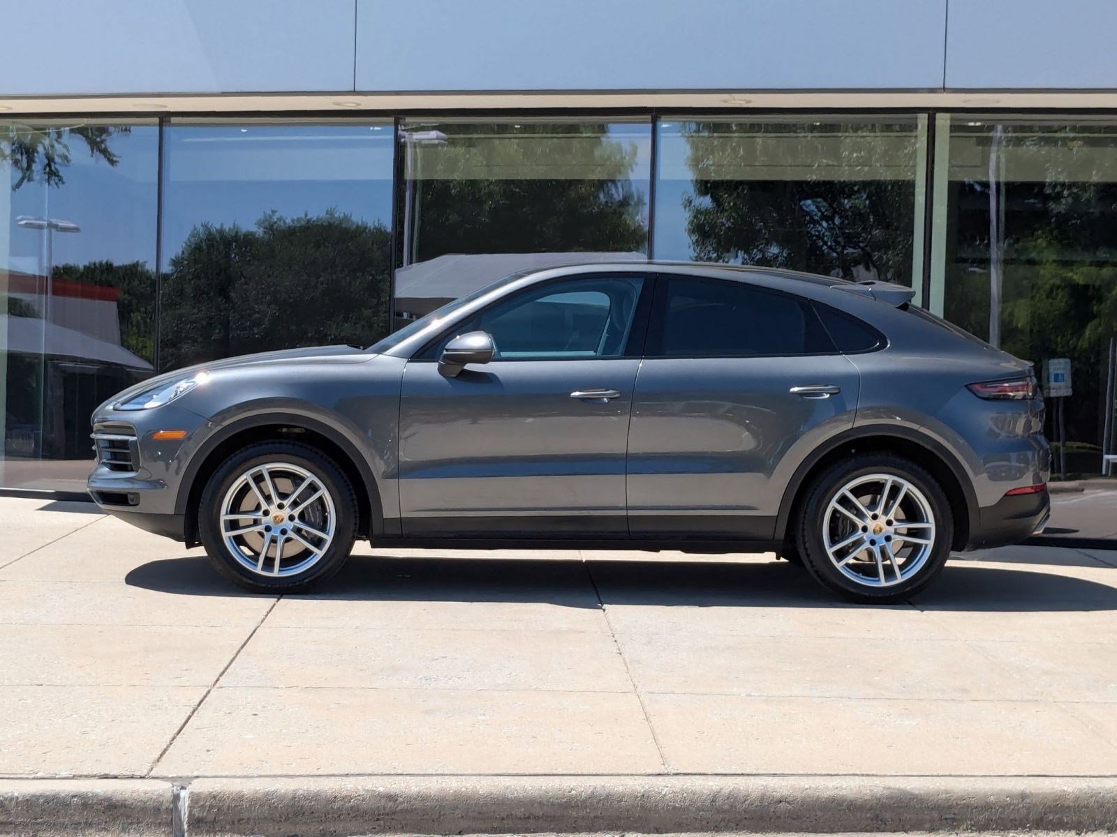 2021 Porsche Cayenne Coupe photo 2