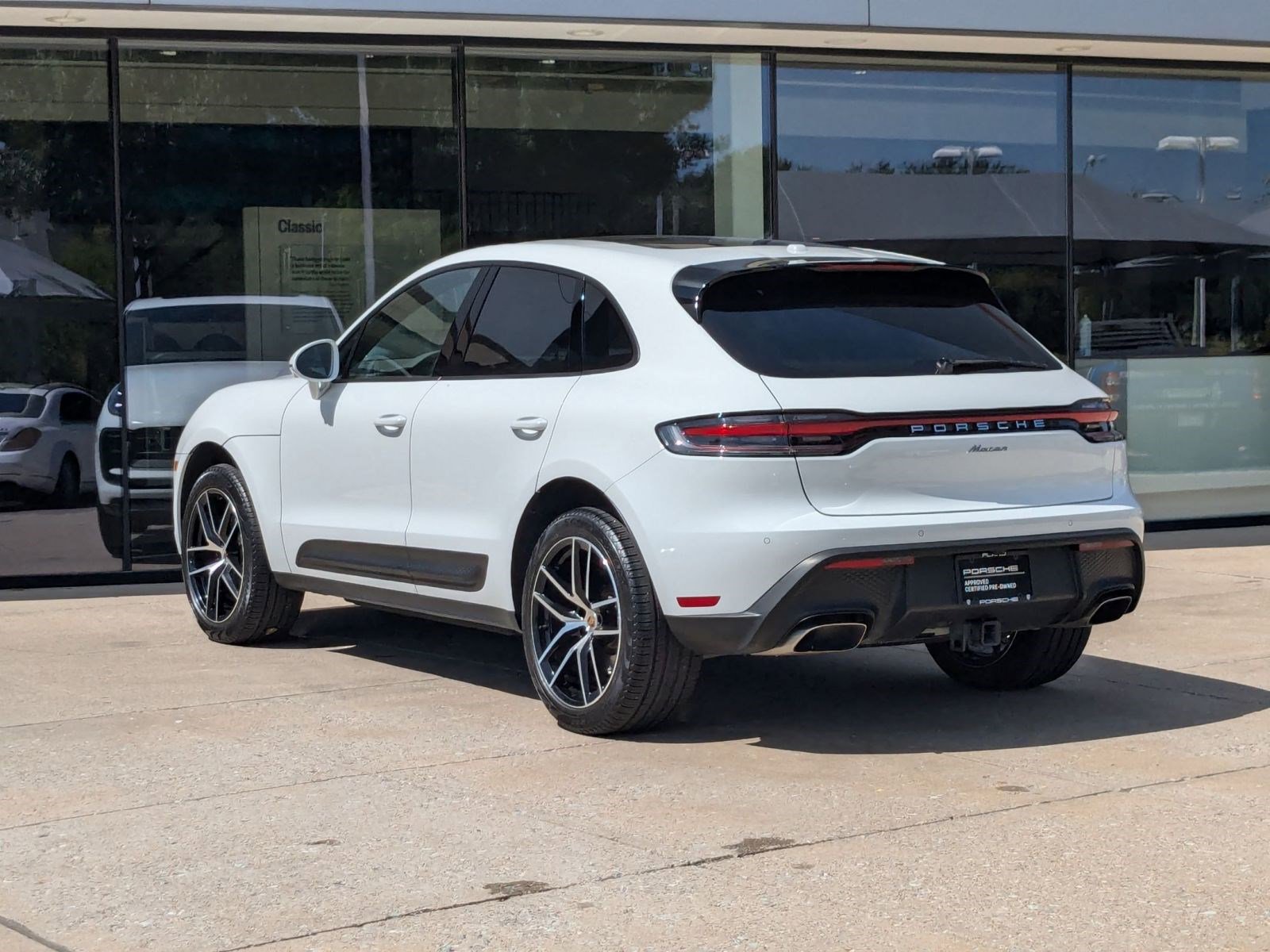 2024 Porsche Macan T photo 3