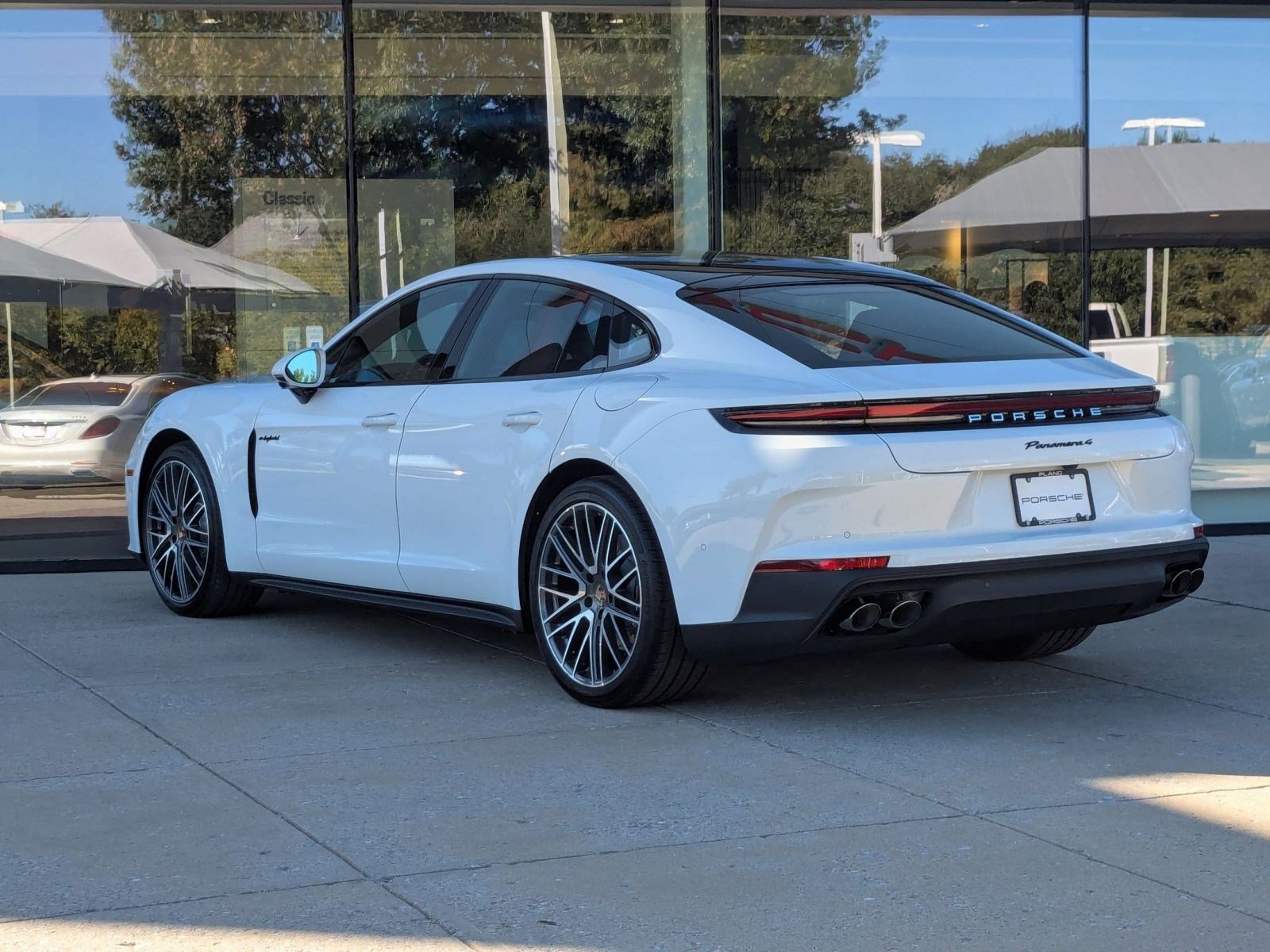 2026 Porsche Panamera 4 E-Hybrid photo 2