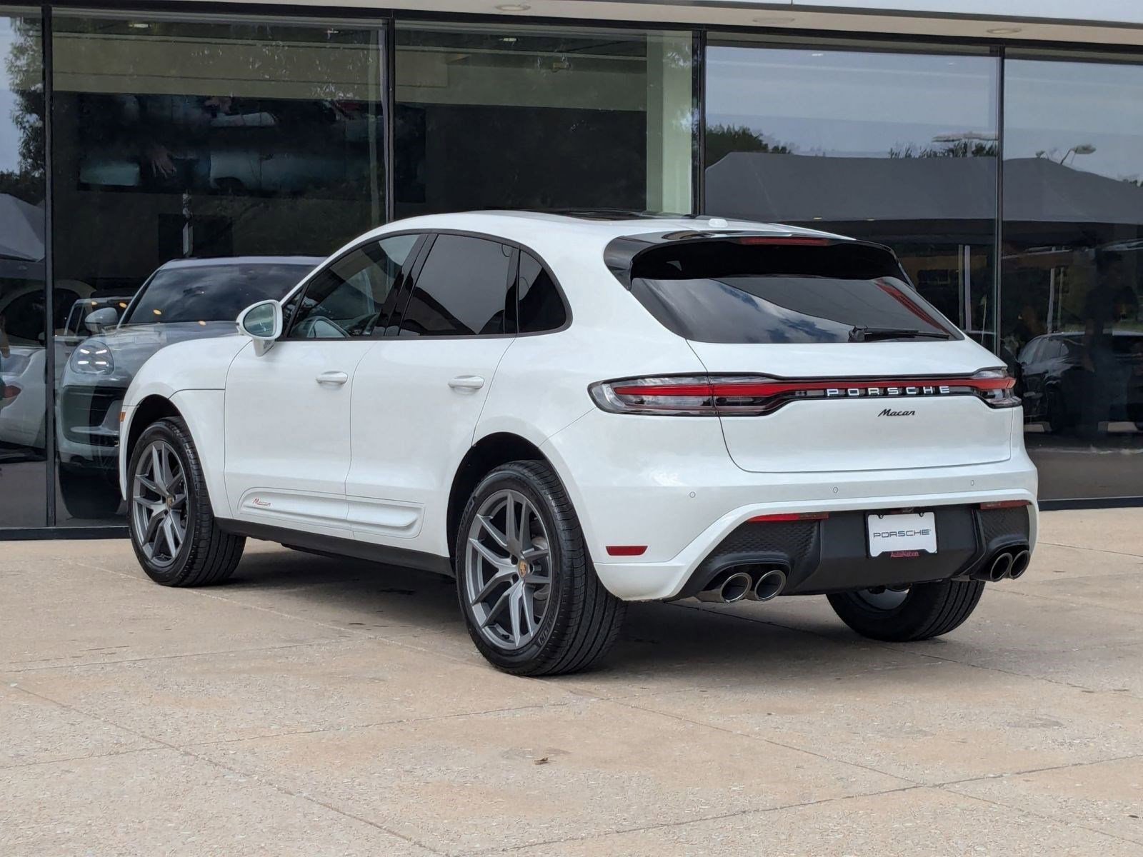 2025 Porsche Macan S photo 3