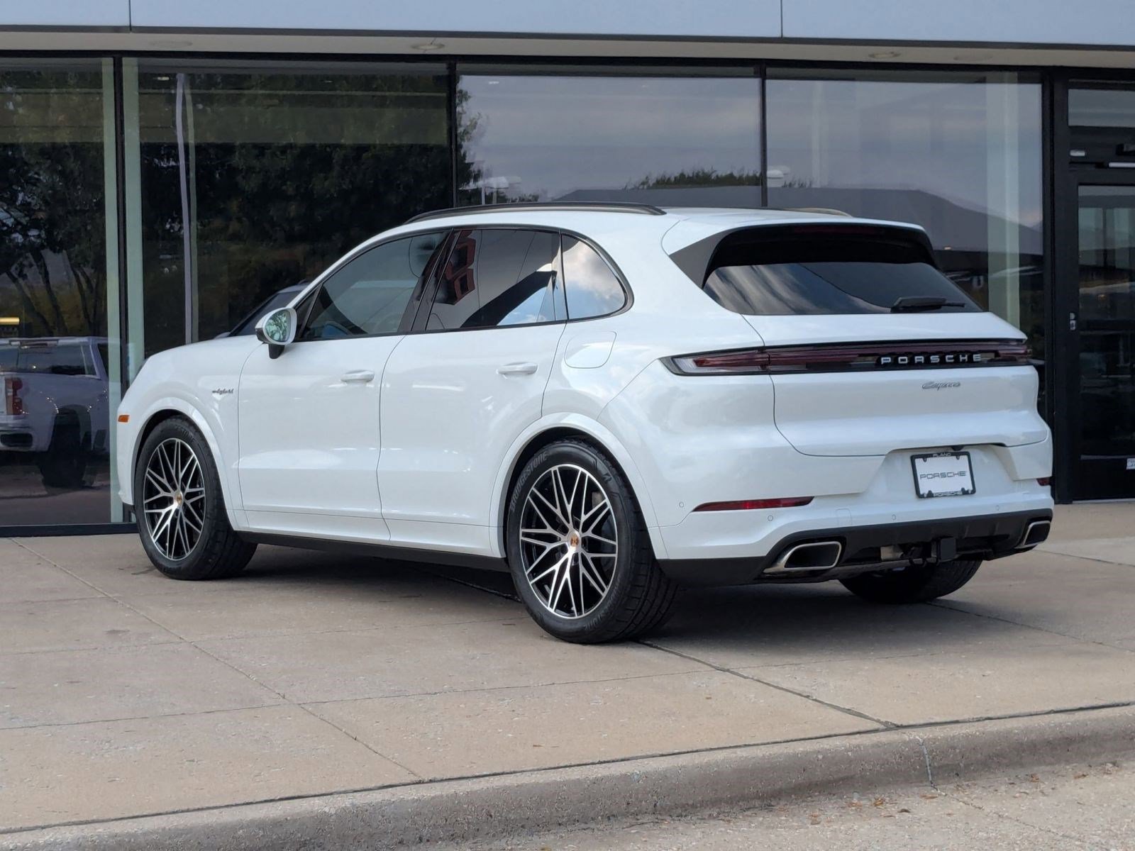 2026 Porsche Cayenne E-Hybrid photo 2