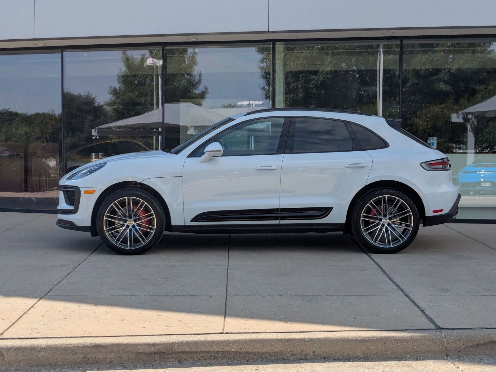 2026 Porsche Macan S photo 2