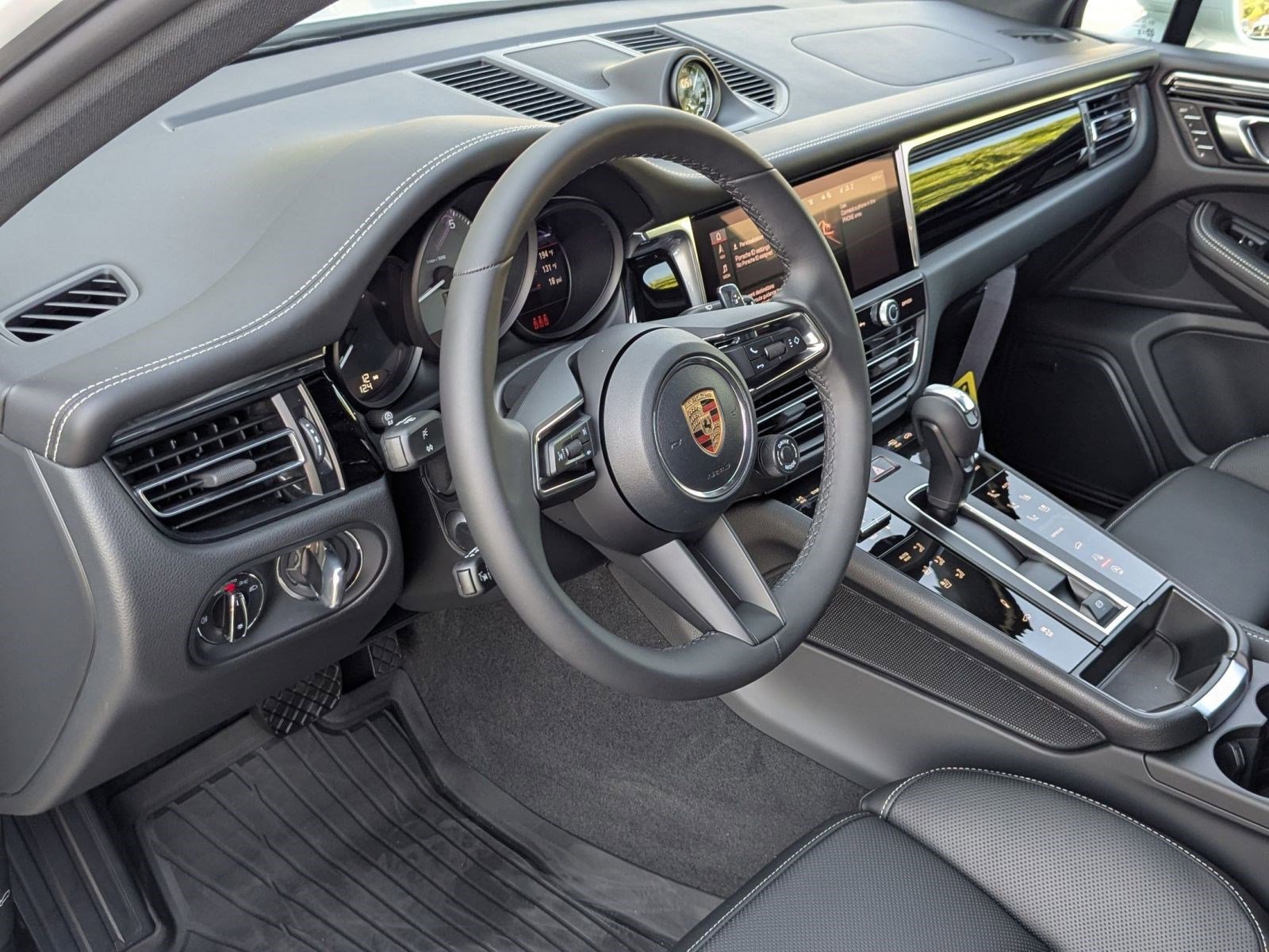 2026 Porsche Macan S photo 3
