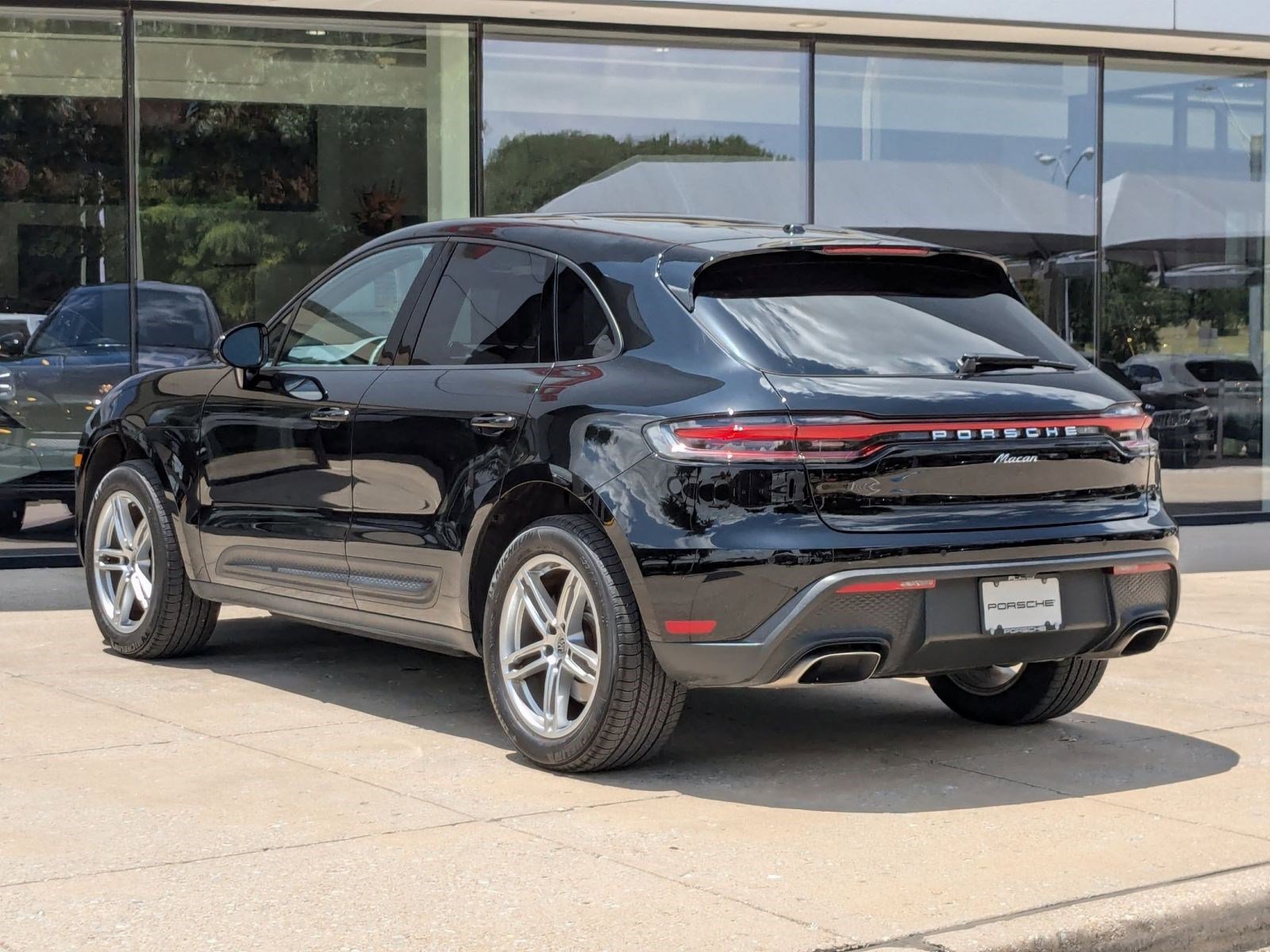 2025 Porsche Macan T photo 3