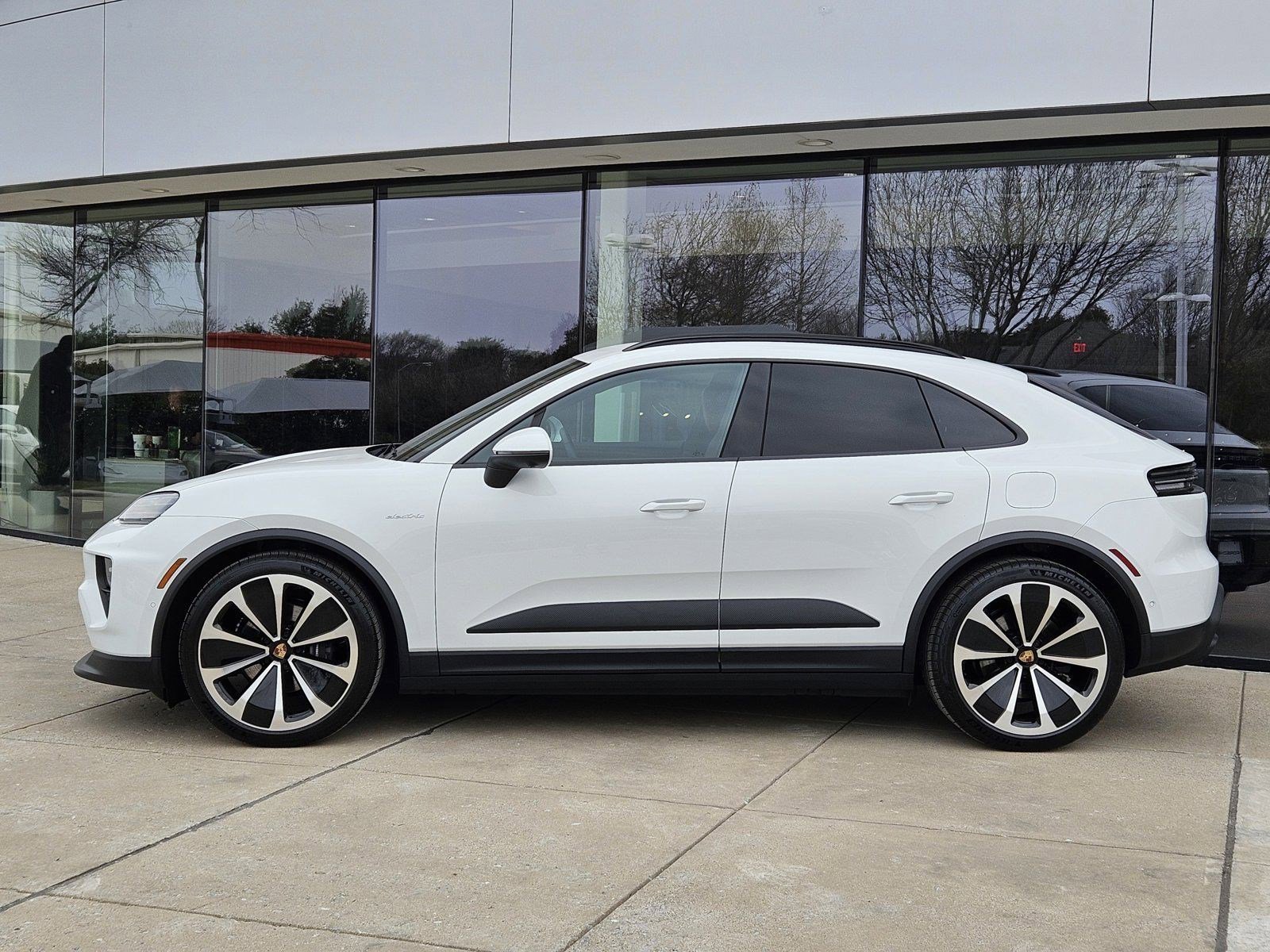 2025 Porsche Macan Electric photo 2