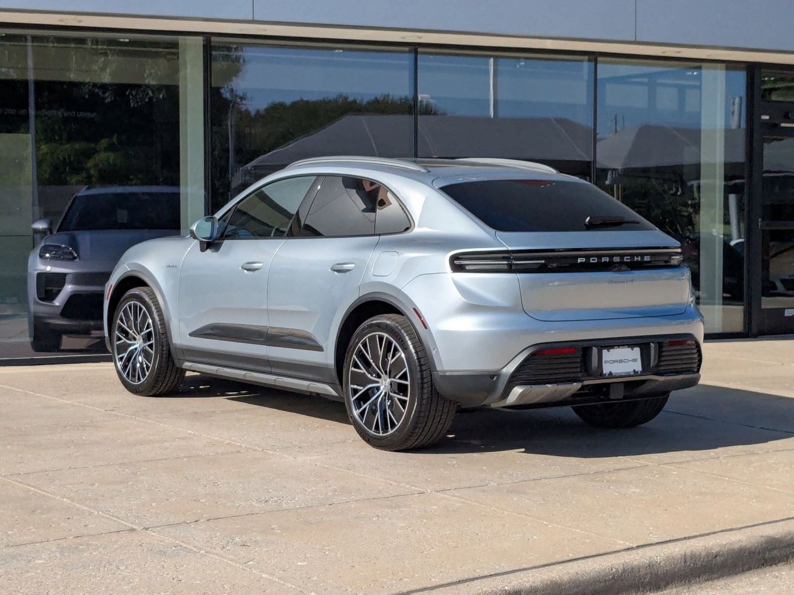 2025 Porsche Macan Electric 4 photo 2