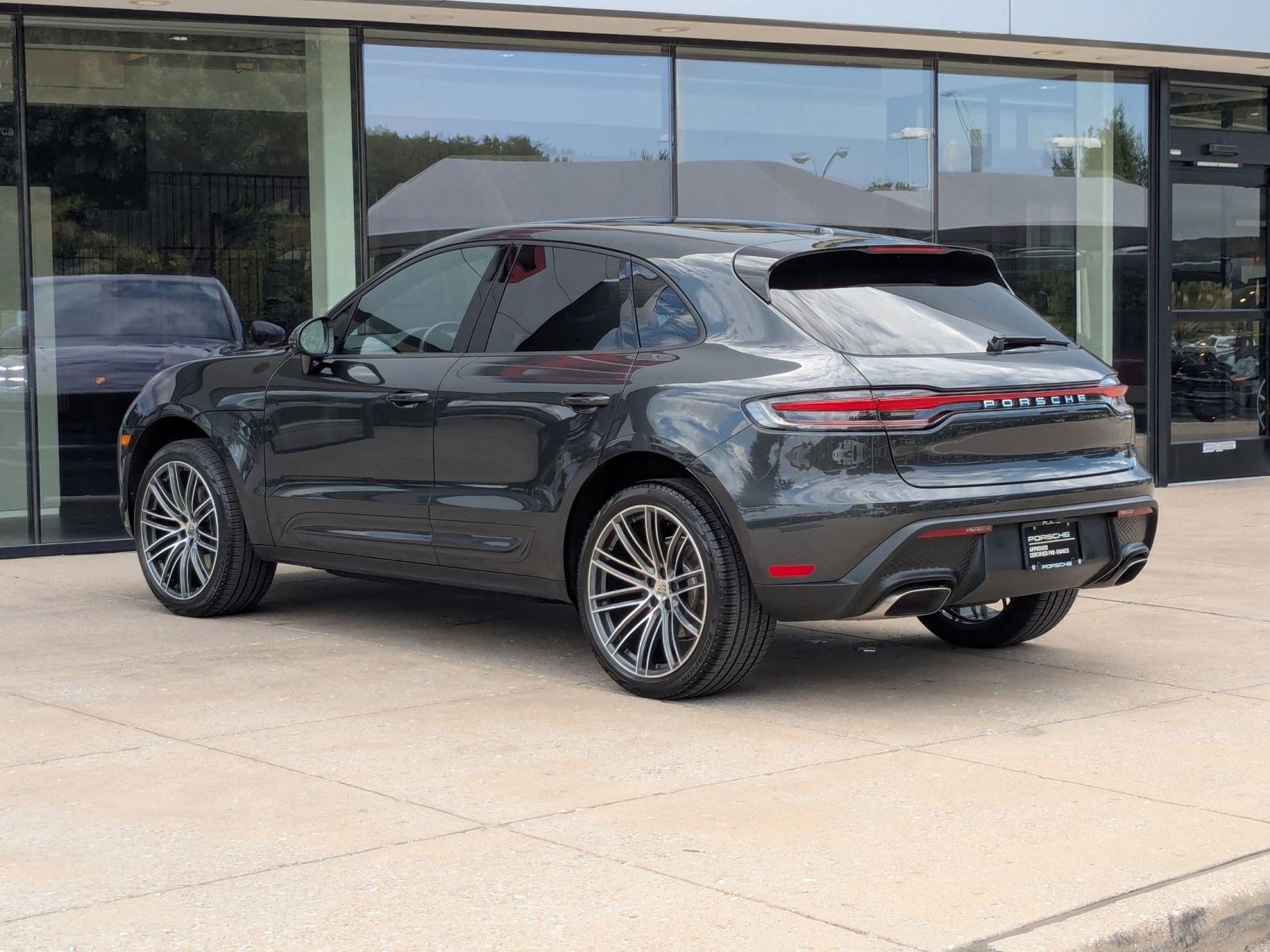 2025 Porsche Macan T photo 3